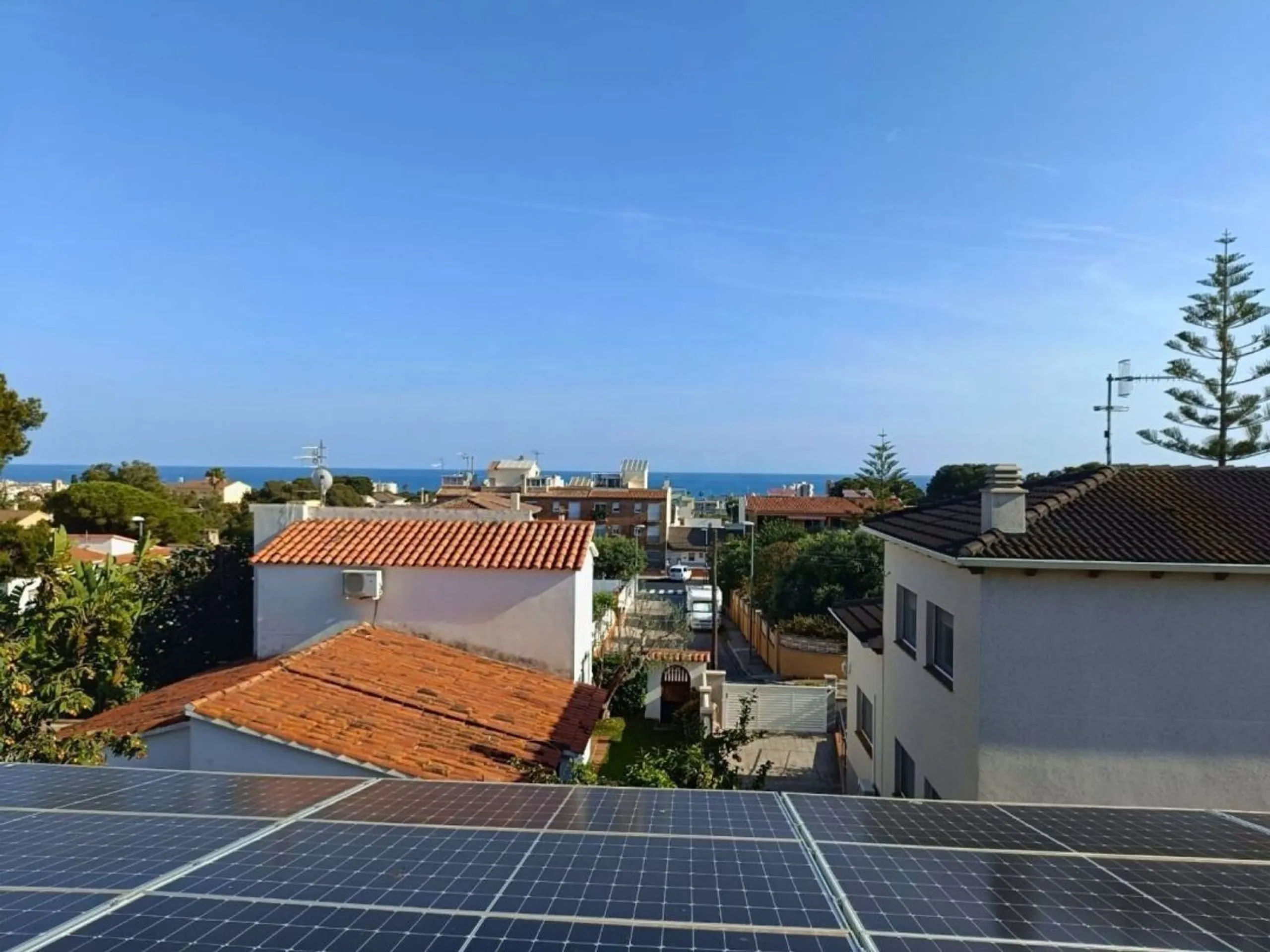 Fully Renovated Single-Level Detached Villa, Energy Self-Sufficient and with Sea Views in Valparaíso, Cunit
