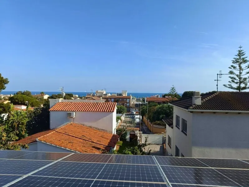 Fully Renovated Single-Level Detached Villa, Energy Self-Sufficient and with Sea Views in Valparaíso, Cunit