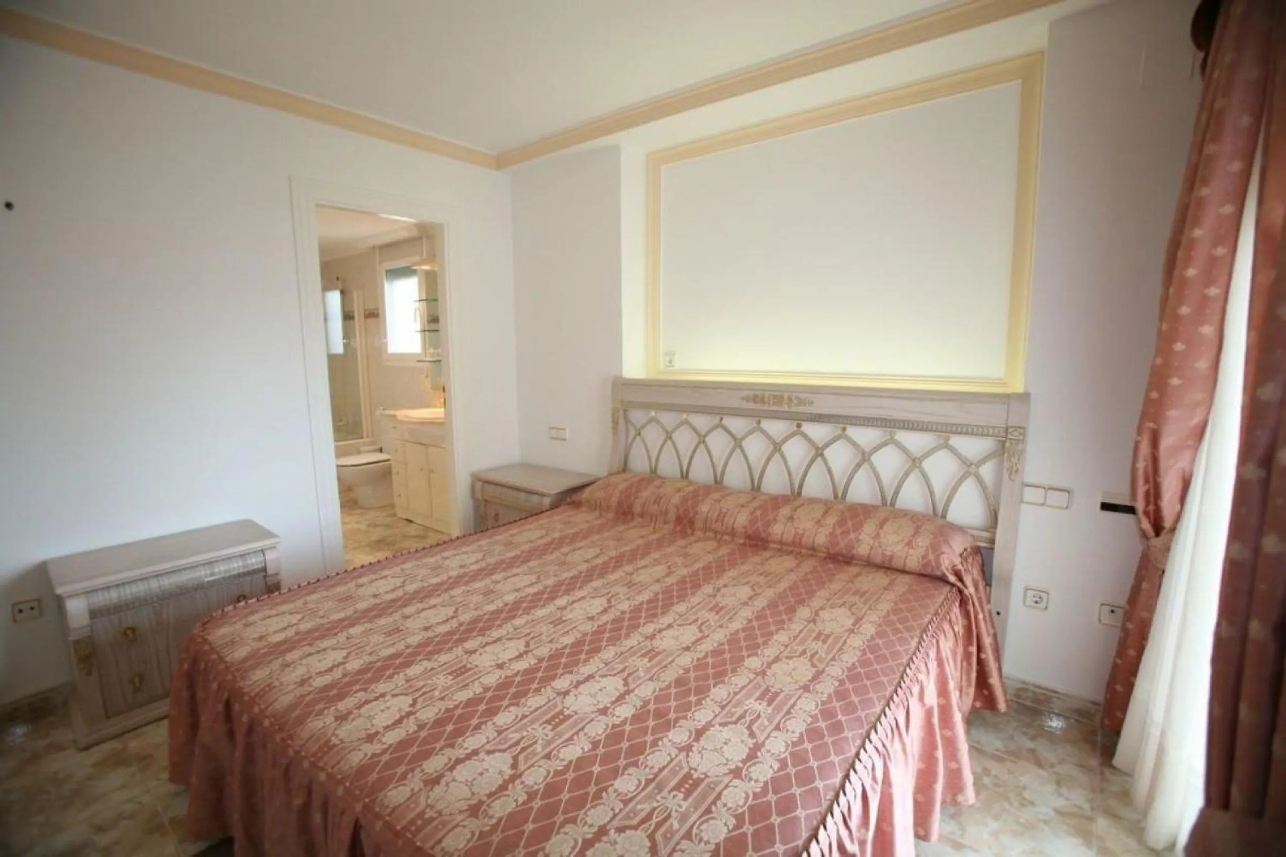 Luxury Apartment on the Frontline Beach with Panoramic Sea Views in Calpe