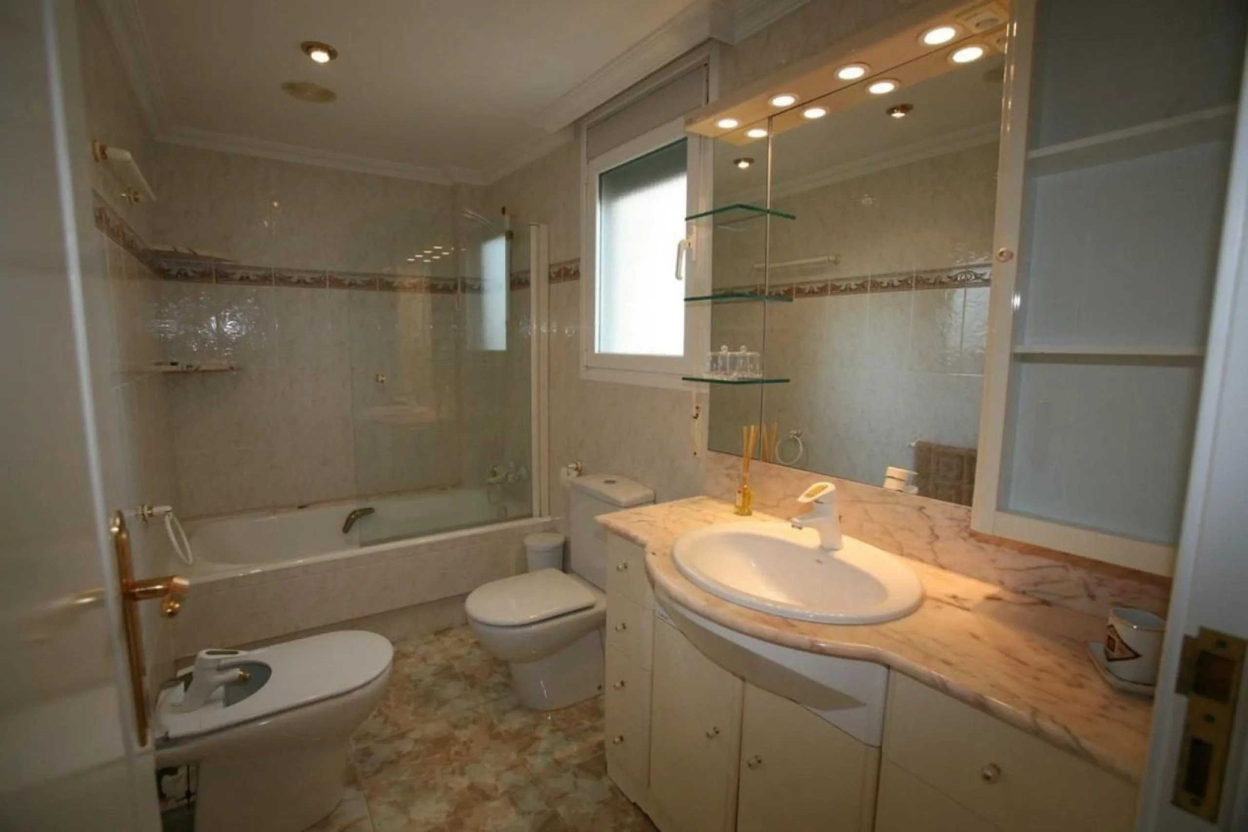 Luxury Apartment on the Frontline Beach with Panoramic Sea Views in Calpe