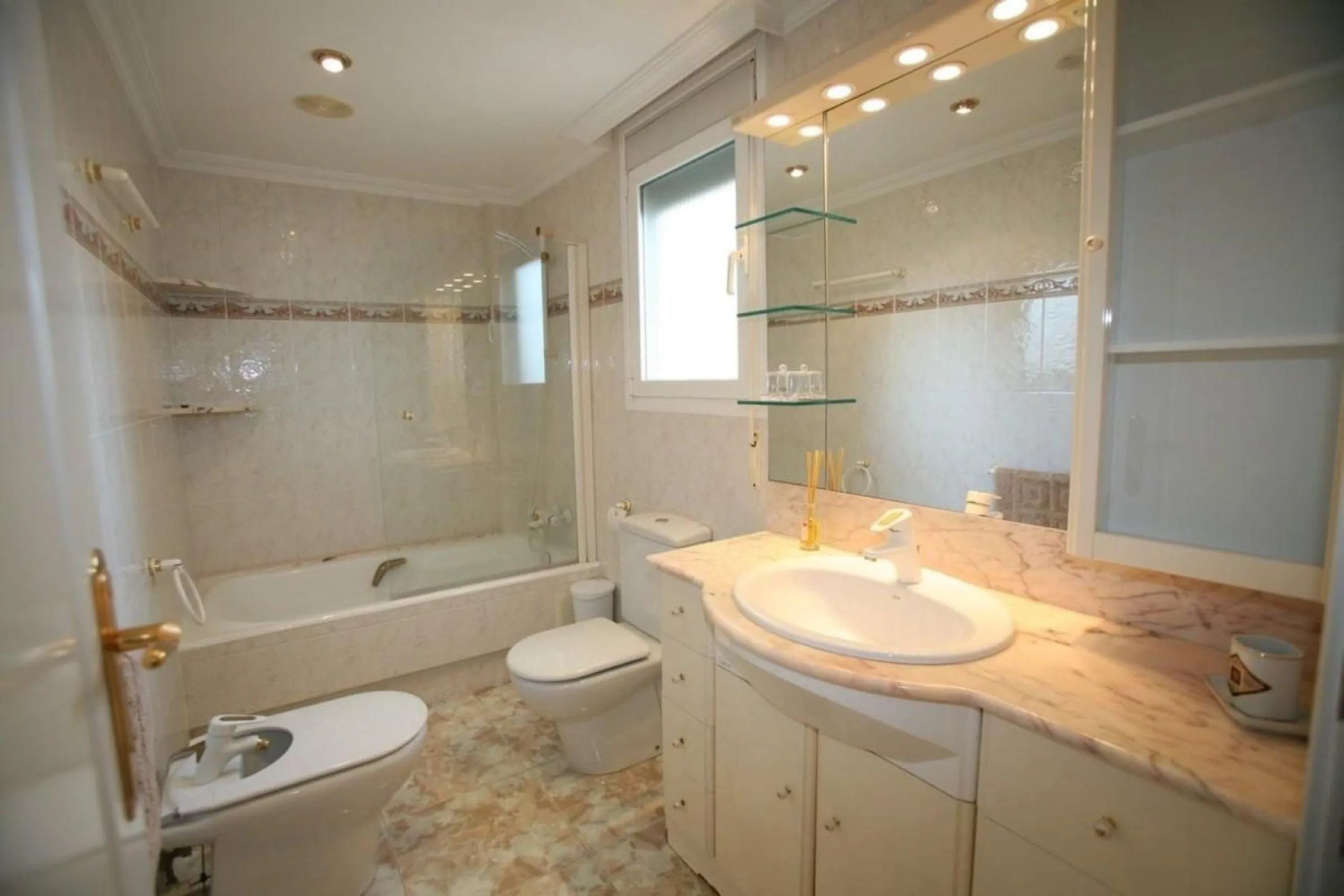 Luxury Apartment on the Frontline Beach with Panoramic Sea Views in Calpe