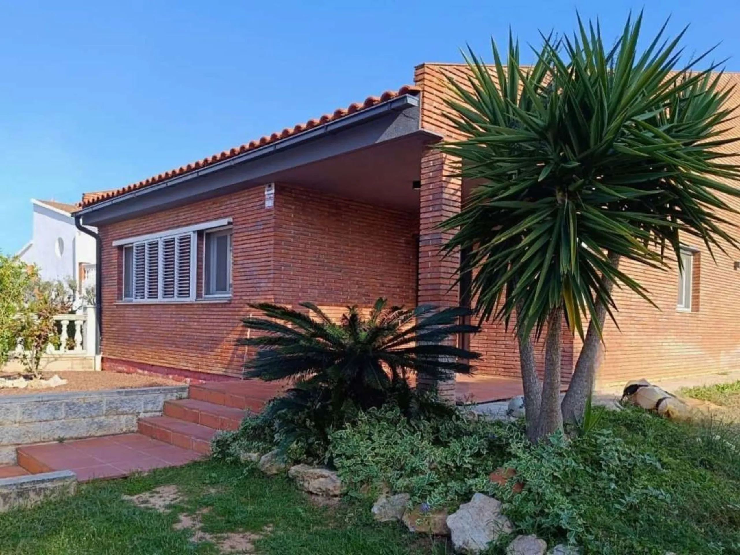 Fully Renovated Single-Level Detached Villa, Energy Self-Sufficient and with Sea Views in Valparaíso, Cunit