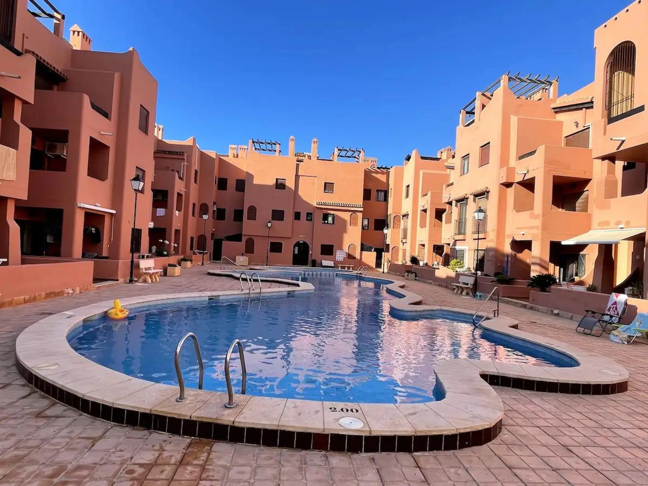 PRIMERA LINEA PLAYA LOS LOCOS, 2 HABS, PISCINA COMUNITARIA 195.000€