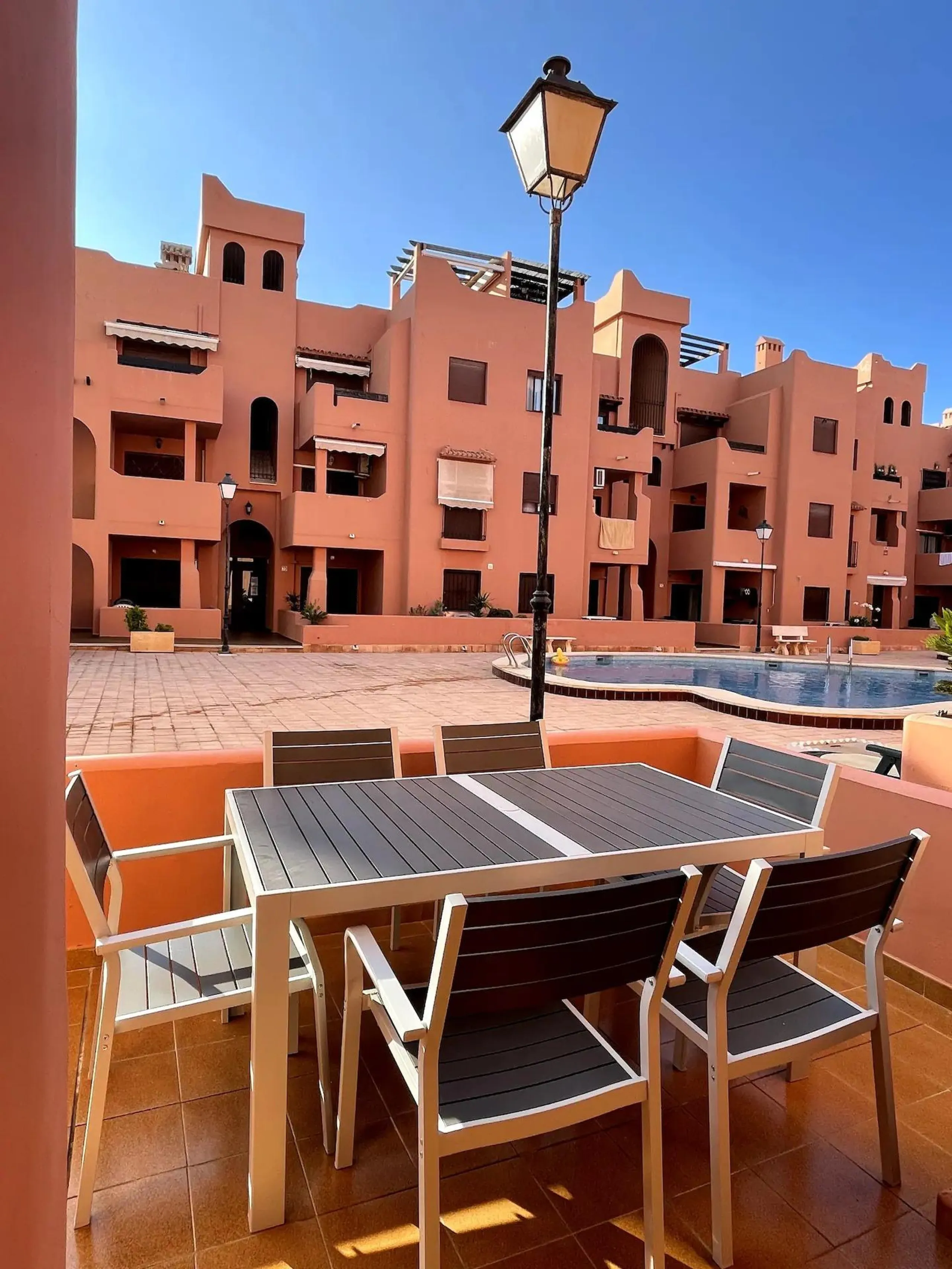 PRIMERA LINEA PLAYA LOS LOCOS, 2 HABS, PISCINA COMUNITARIA 195.000€