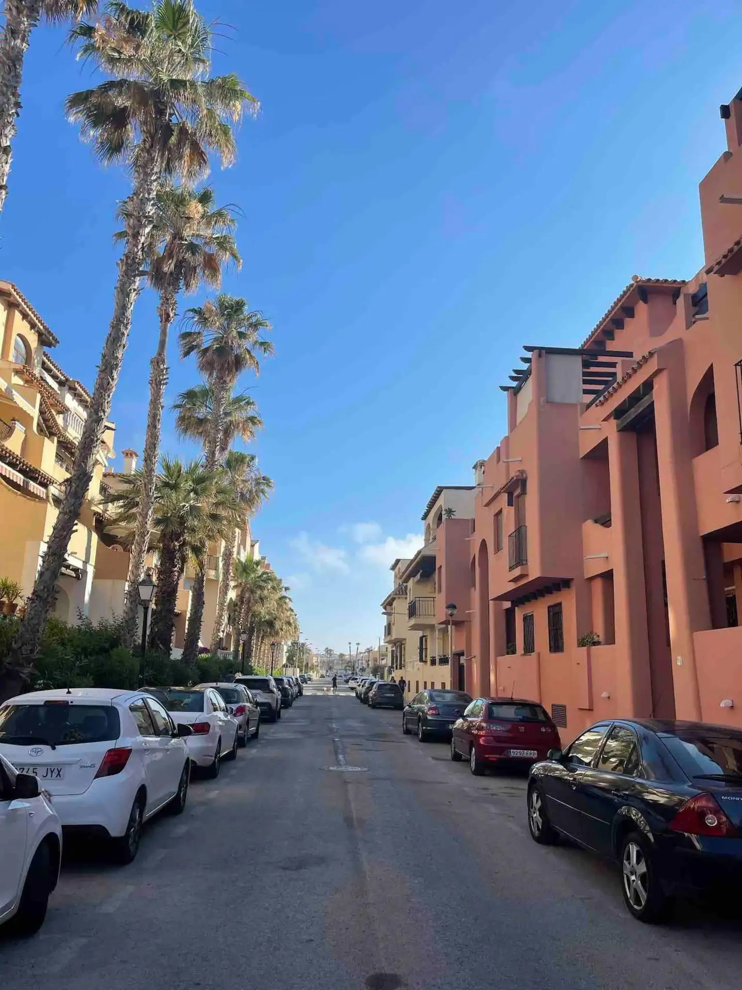 PRIMERA LINEA PLAYA LOS LOCOS, 2 HABS, PISCINA COMUNITARIA 195.000€