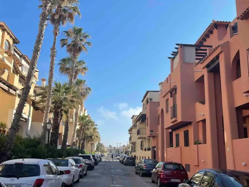 PRIMERA LINEA PLAYA LOS LOCOS, 2 HABS, PISCINA COMUNITARIA 195.000€