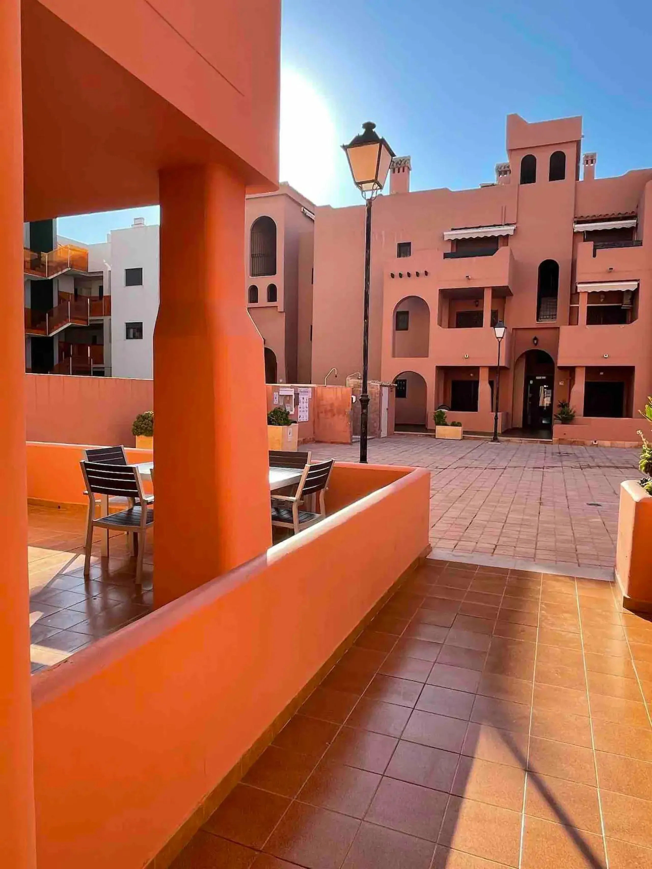 PRIMERA LINEA PLAYA LOS LOCOS, 2 HABS, PISCINA COMUNITARIA 195.000€