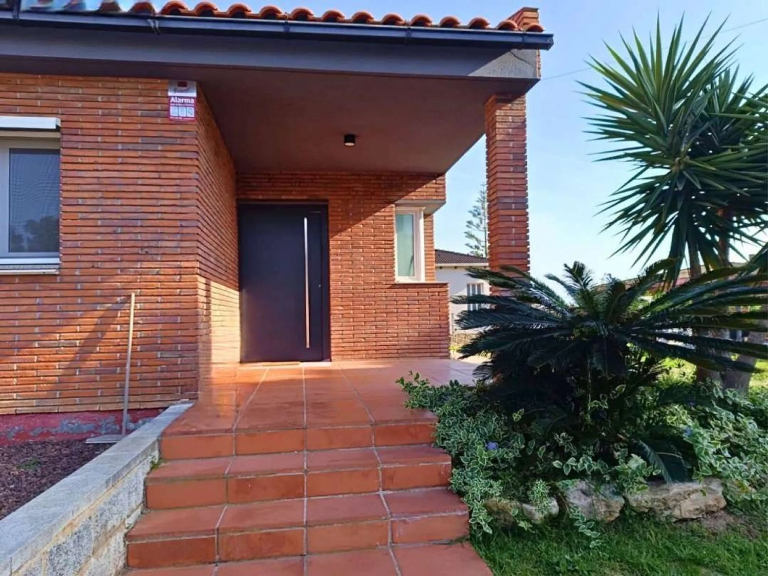 Fully Renovated Single-Level Detached Villa, Energy Self-Sufficient and with Sea Views in Valparaíso, Cunit