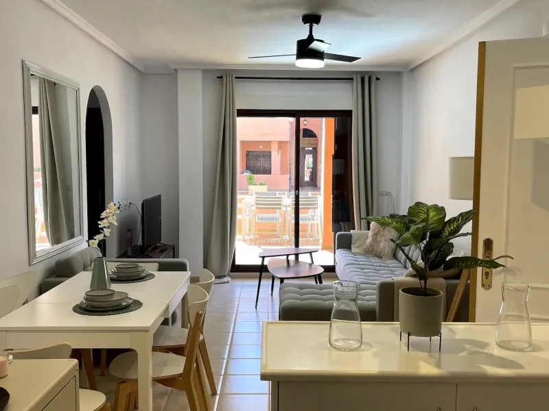 PRIMERA LINEA PLAYA LOS LOCOS, 2 HABS, PISCINA COMUNITARIA 195.000€