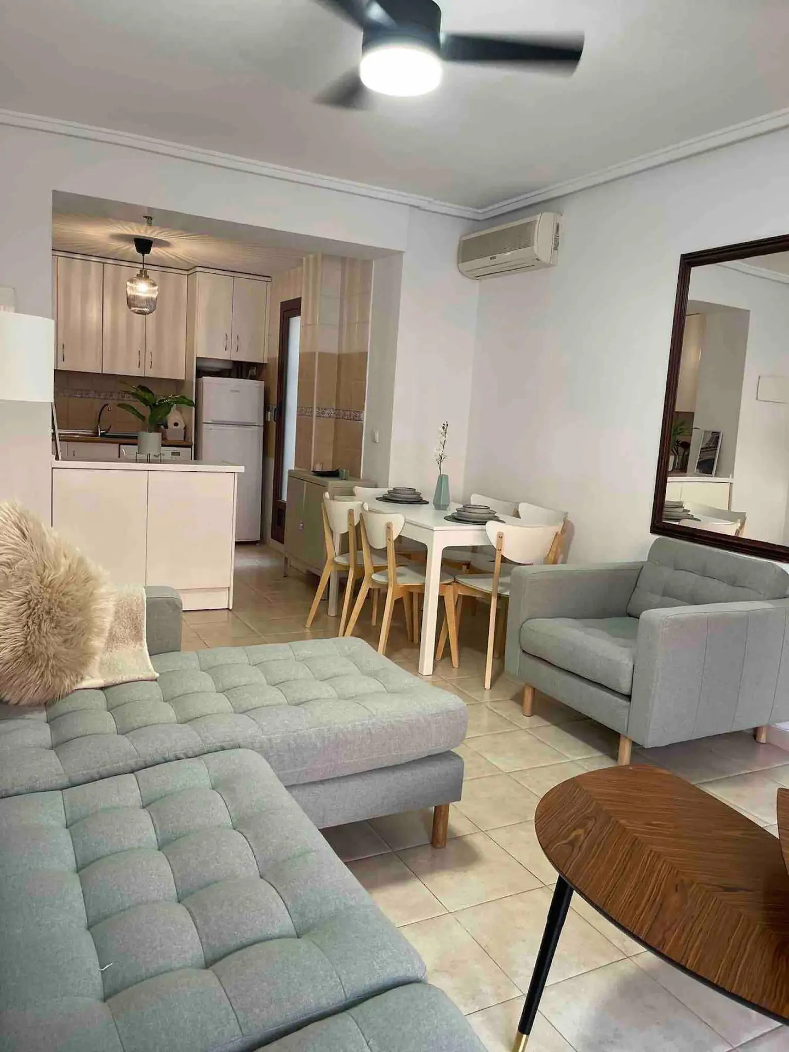 PRIMERA LINEA PLAYA LOS LOCOS, 2 HABS, PISCINA COMUNITARIA 195.000€