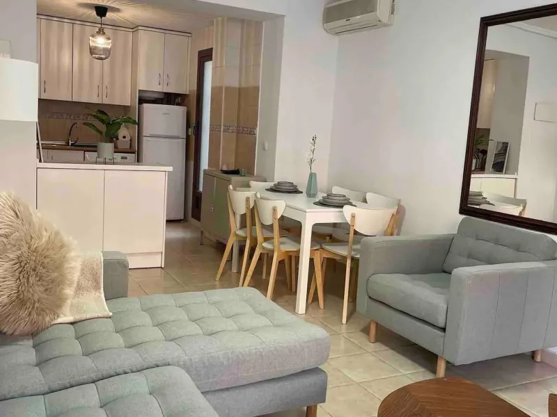 PRIMERA LINEA PLAYA LOS LOCOS, 2 HABS, PISCINA COMUNITARIA 195.000€