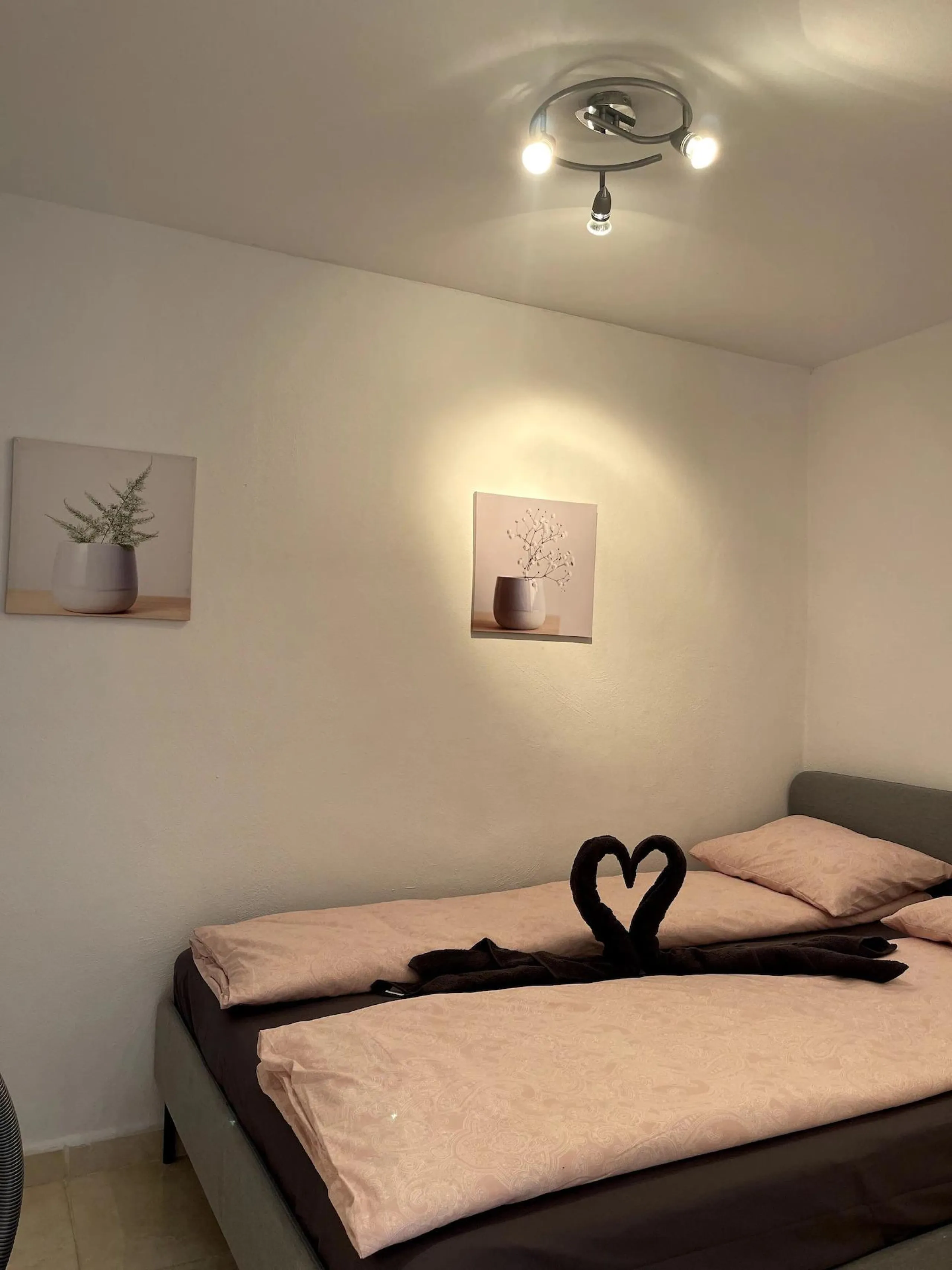 PRIMERA LINEA PLAYA LOS LOCOS, 2 HABS, PISCINA COMUNITARIA 195.000€