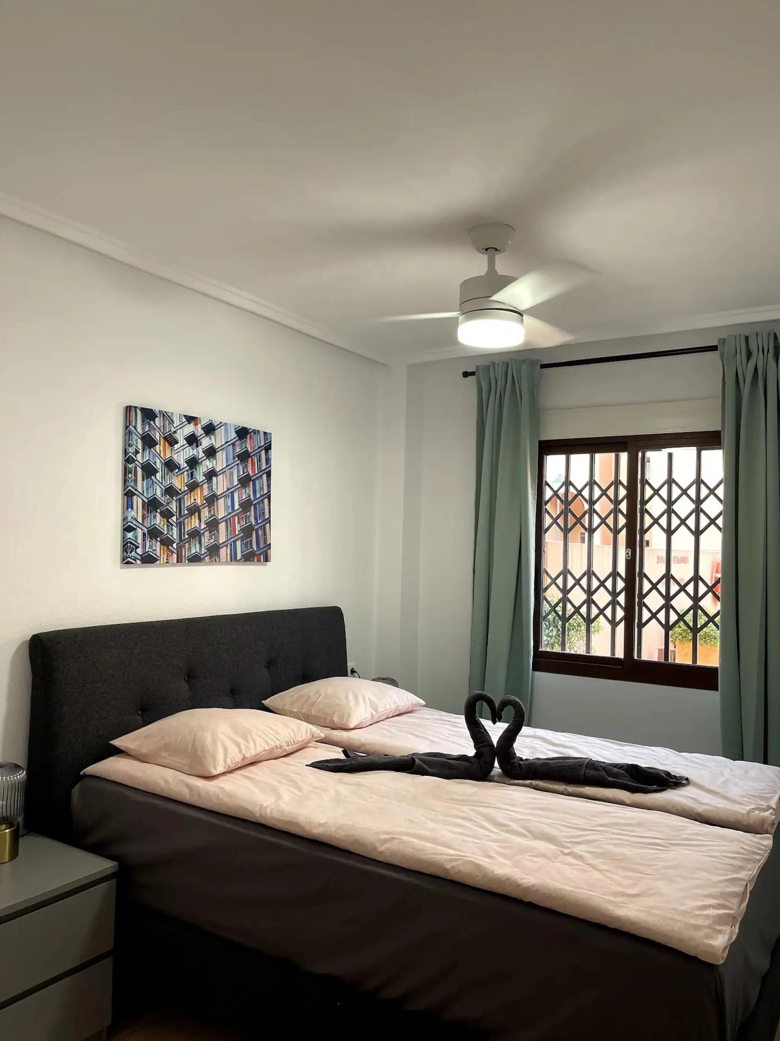 PRIMERA LINEA PLAYA LOS LOCOS, 2 HABS, PISCINA COMUNITARIA 195.000€