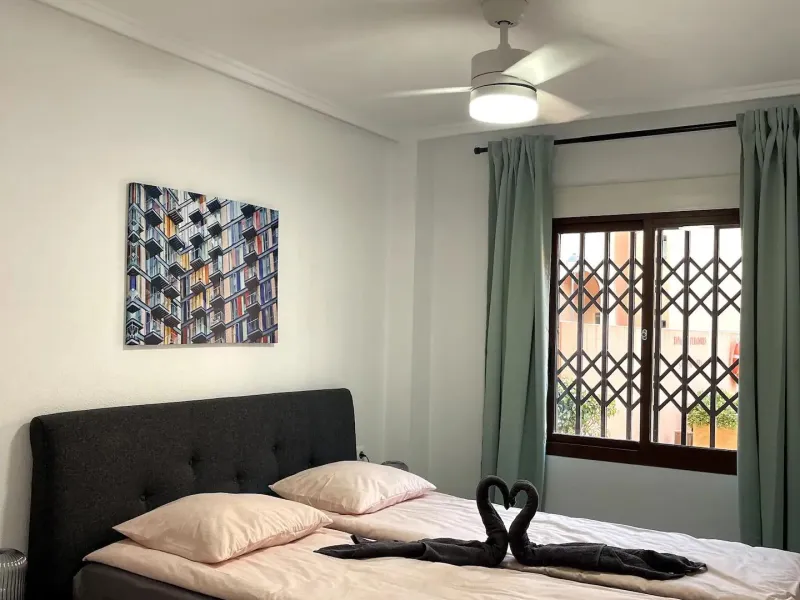 PRIMERA LINEA PLAYA LOS LOCOS, 2 HABS, PISCINA COMUNITARIA 195.000€