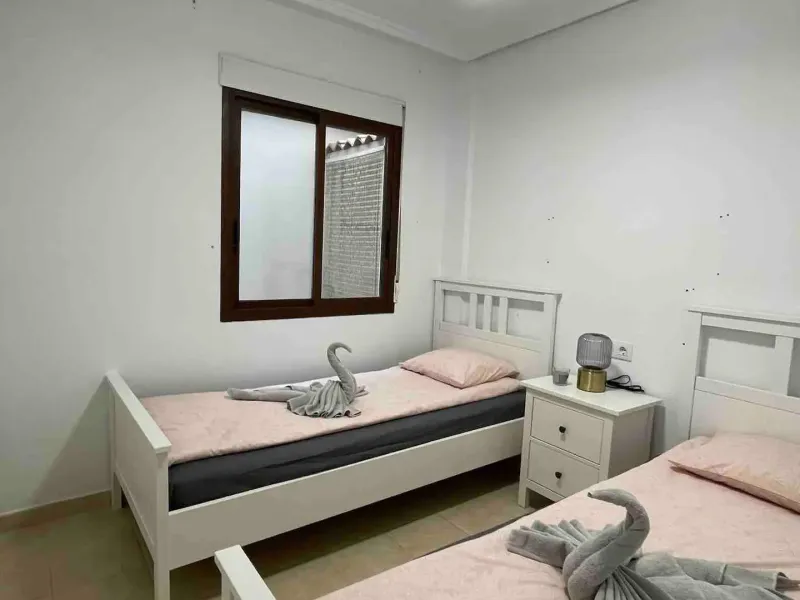 PRIMERA LINEA PLAYA LOS LOCOS, 2 HABS, PISCINA COMUNITARIA 195.000€