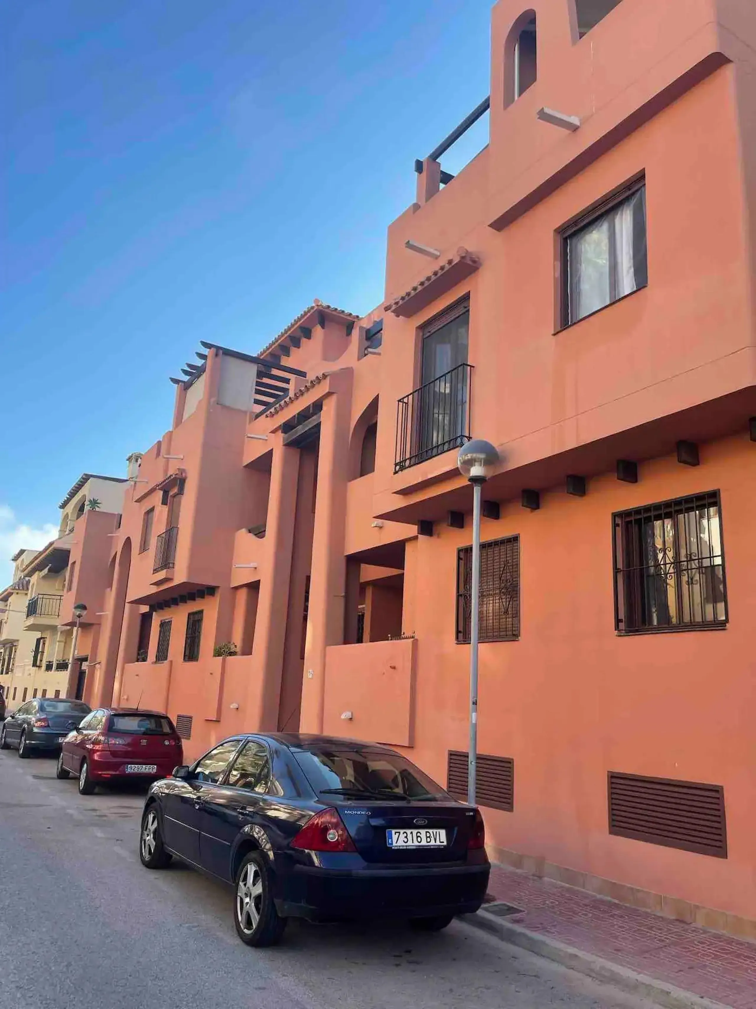 PRIMERA LINEA PLAYA LOS LOCOS, 2 HABS, PISCINA COMUNITARIA 195.000€