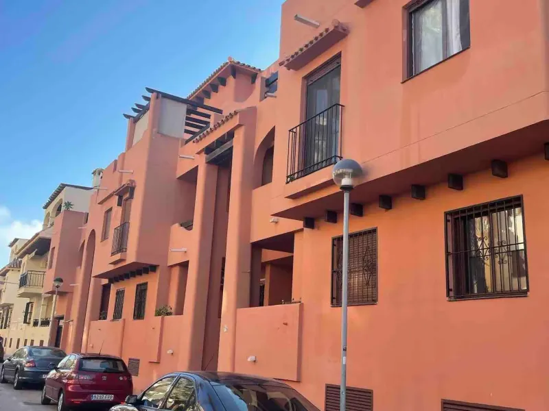 PRIMERA LINEA PLAYA LOS LOCOS, 2 HABS, PISCINA COMUNITARIA 195.000€