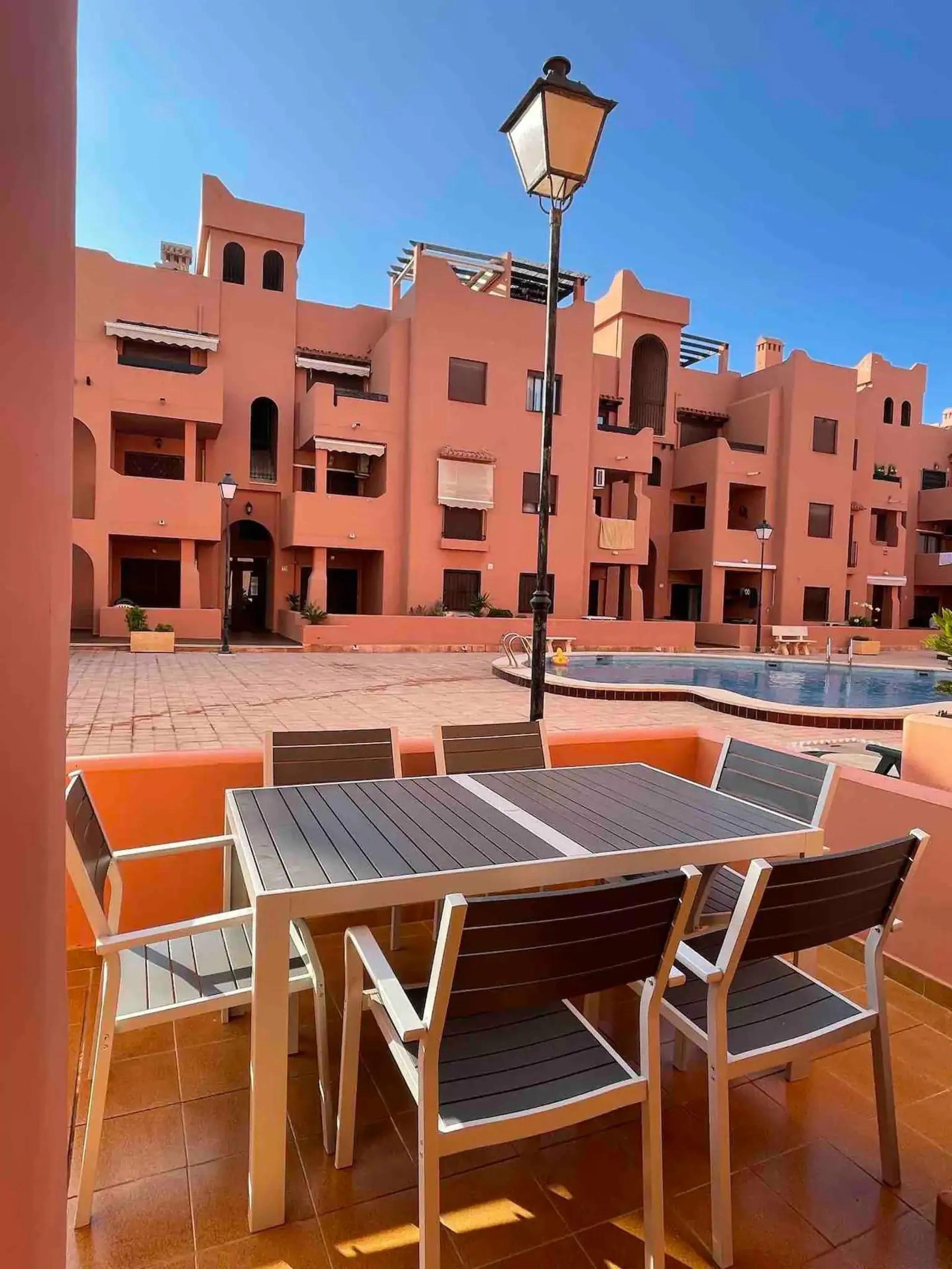 PRIMERA LINEA PLAYA LOS LOCOS, 2 HABS, PISCINA COMUNITARIA 195.000€