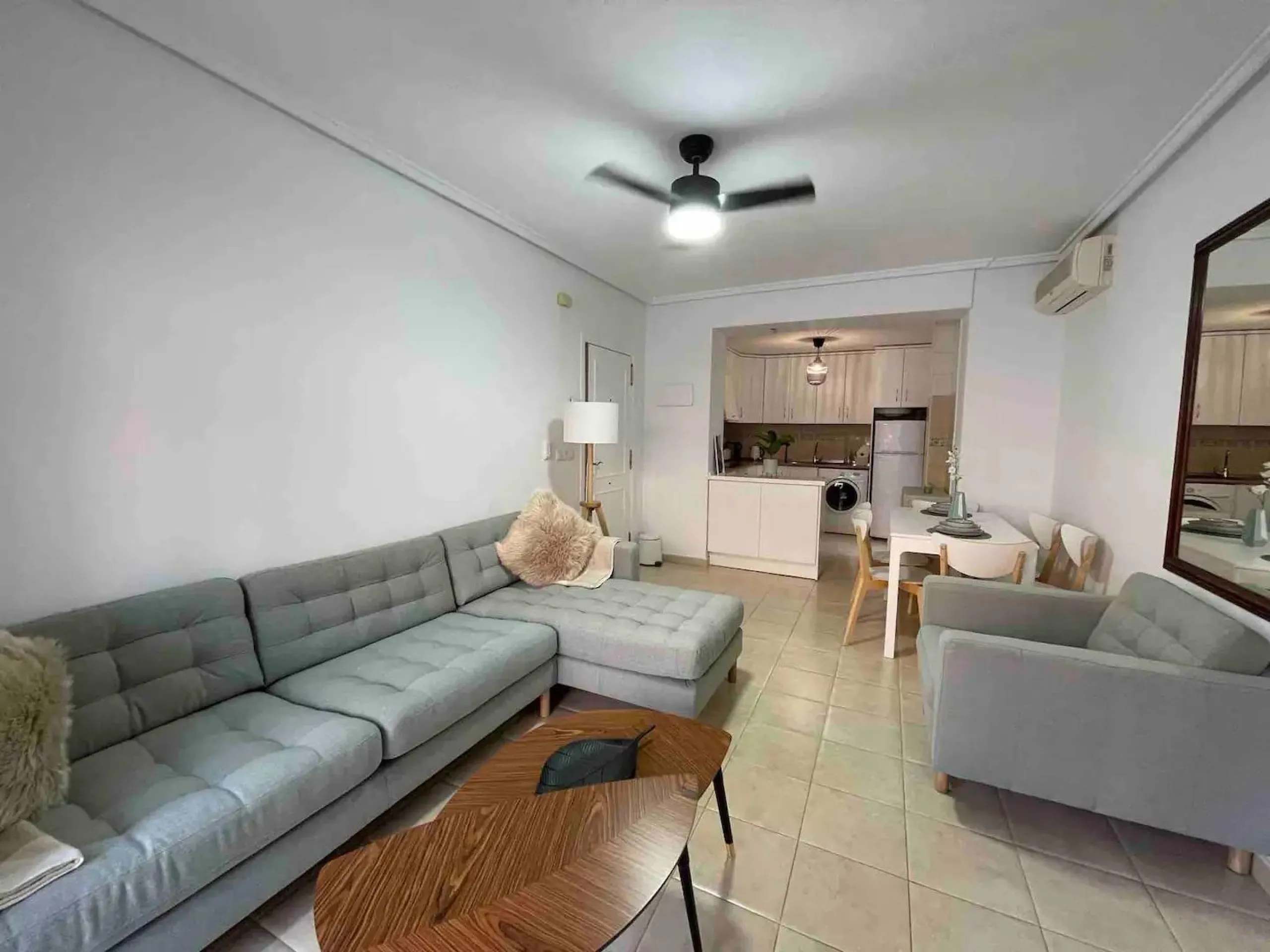 PRIMERA LINEA PLAYA LOS LOCOS, 2 HABS, PISCINA COMUNITARIA 195.000€