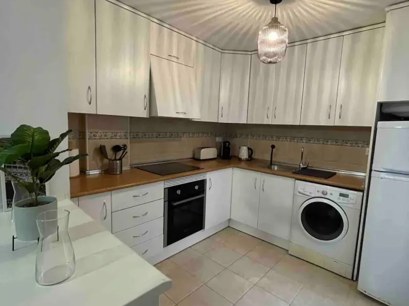 PRIMERA LINEA PLAYA LOS LOCOS, 2 HABS, PISCINA COMUNITARIA 195.000€