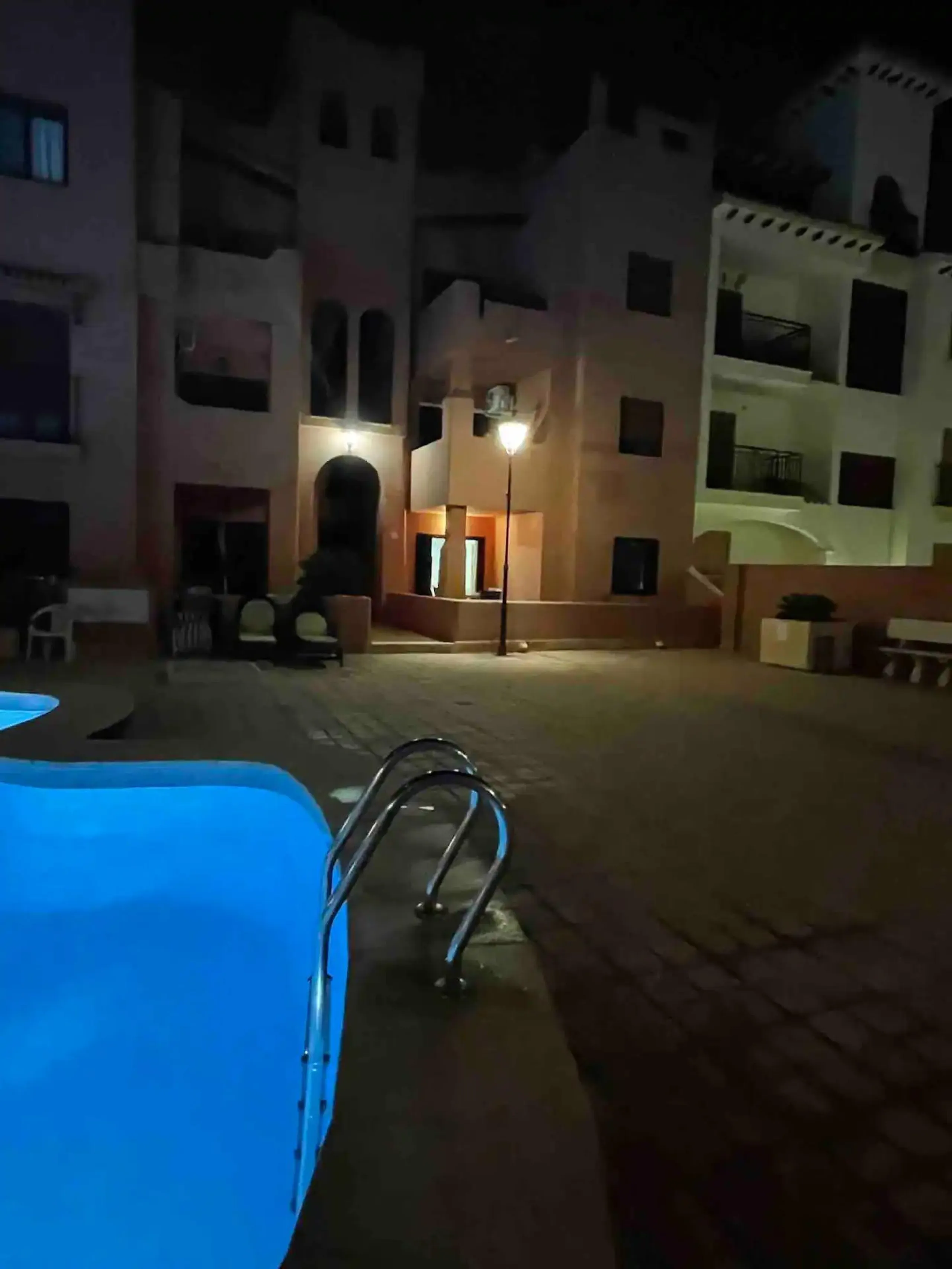 PRIMERA LINEA PLAYA LOS LOCOS, 2 HABS, PISCINA COMUNITARIA 195.000€
