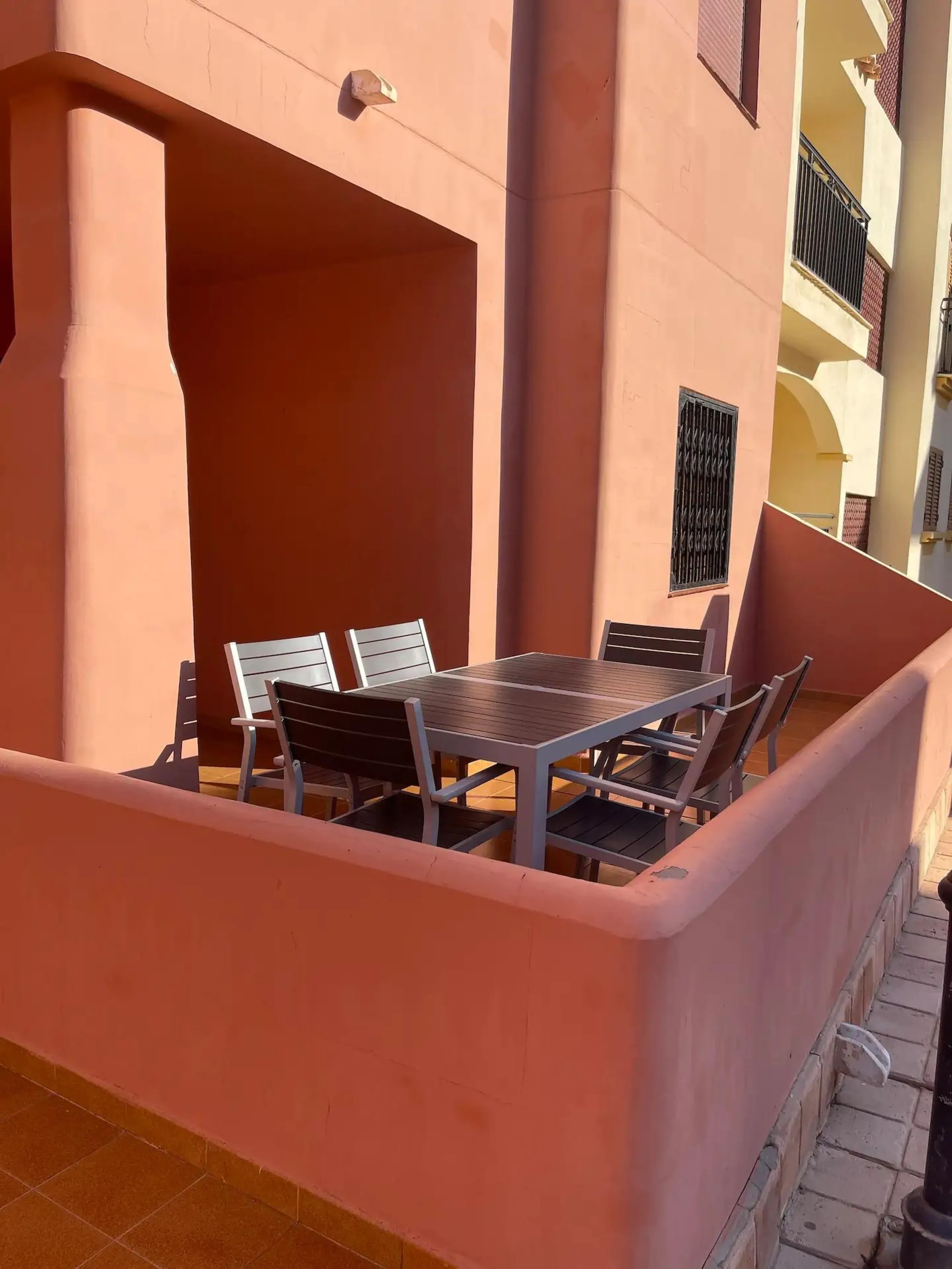 PRIMERA LINEA PLAYA LOS LOCOS, 2 HABS, PISCINA COMUNITARIA 195.000€