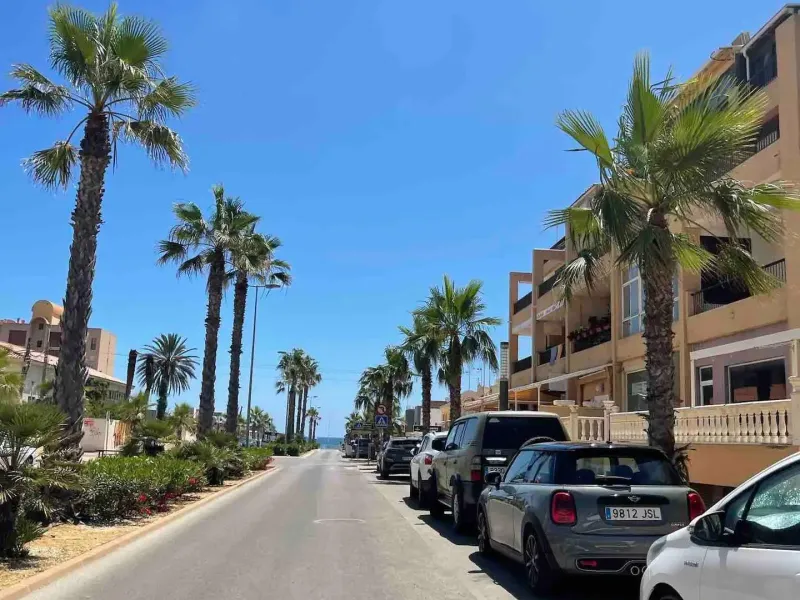 PRIMERA LINEA PLAYA LOS LOCOS, 2 HABS, PISCINA COMUNITARIA 195.000€