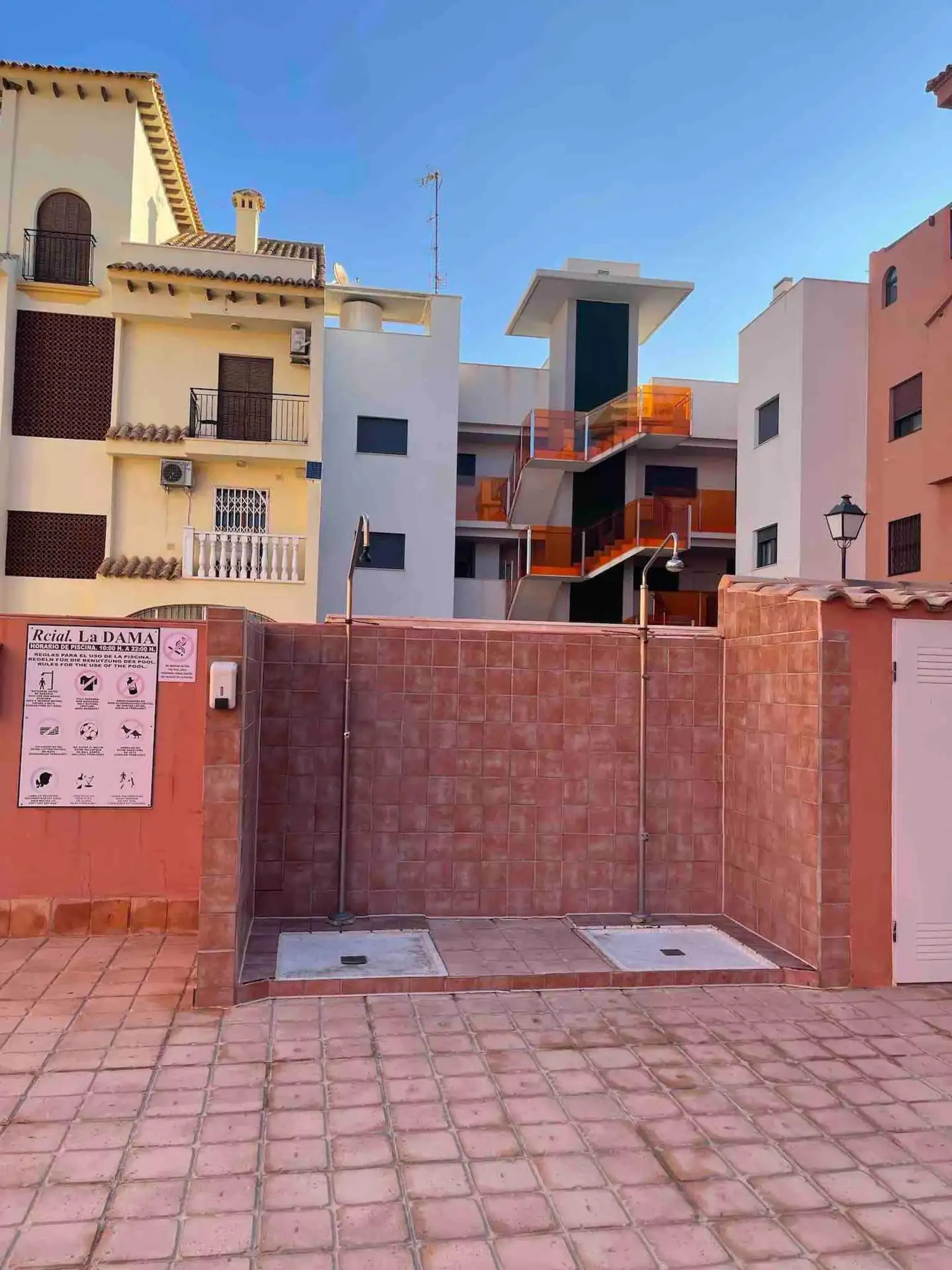 PRIMERA LINEA PLAYA LOS LOCOS, 2 HABS, PISCINA COMUNITARIA 195.000€