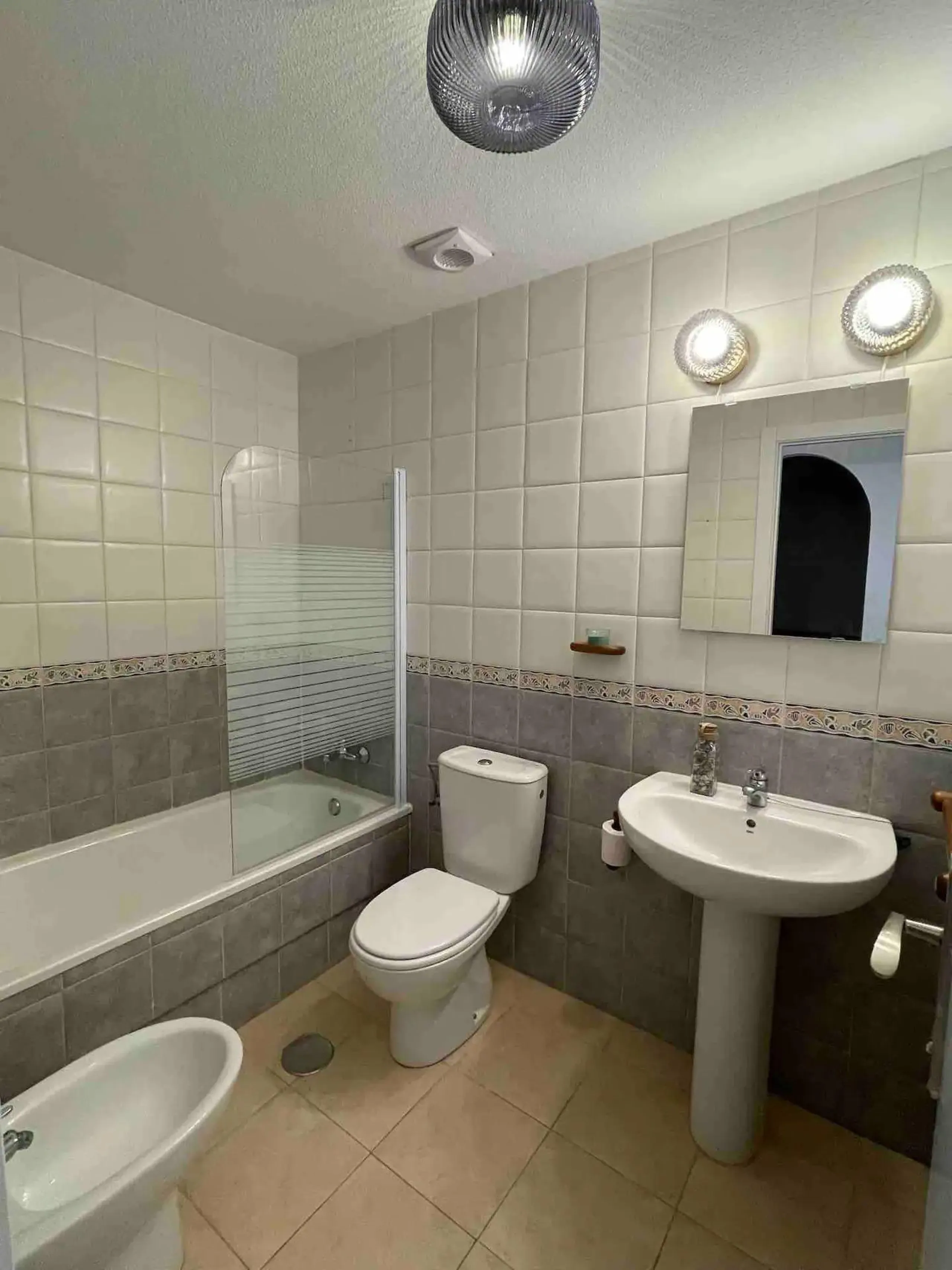 PRIMERA LINEA PLAYA LOS LOCOS, 2 HABS, PISCINA COMUNITARIA 195.000€