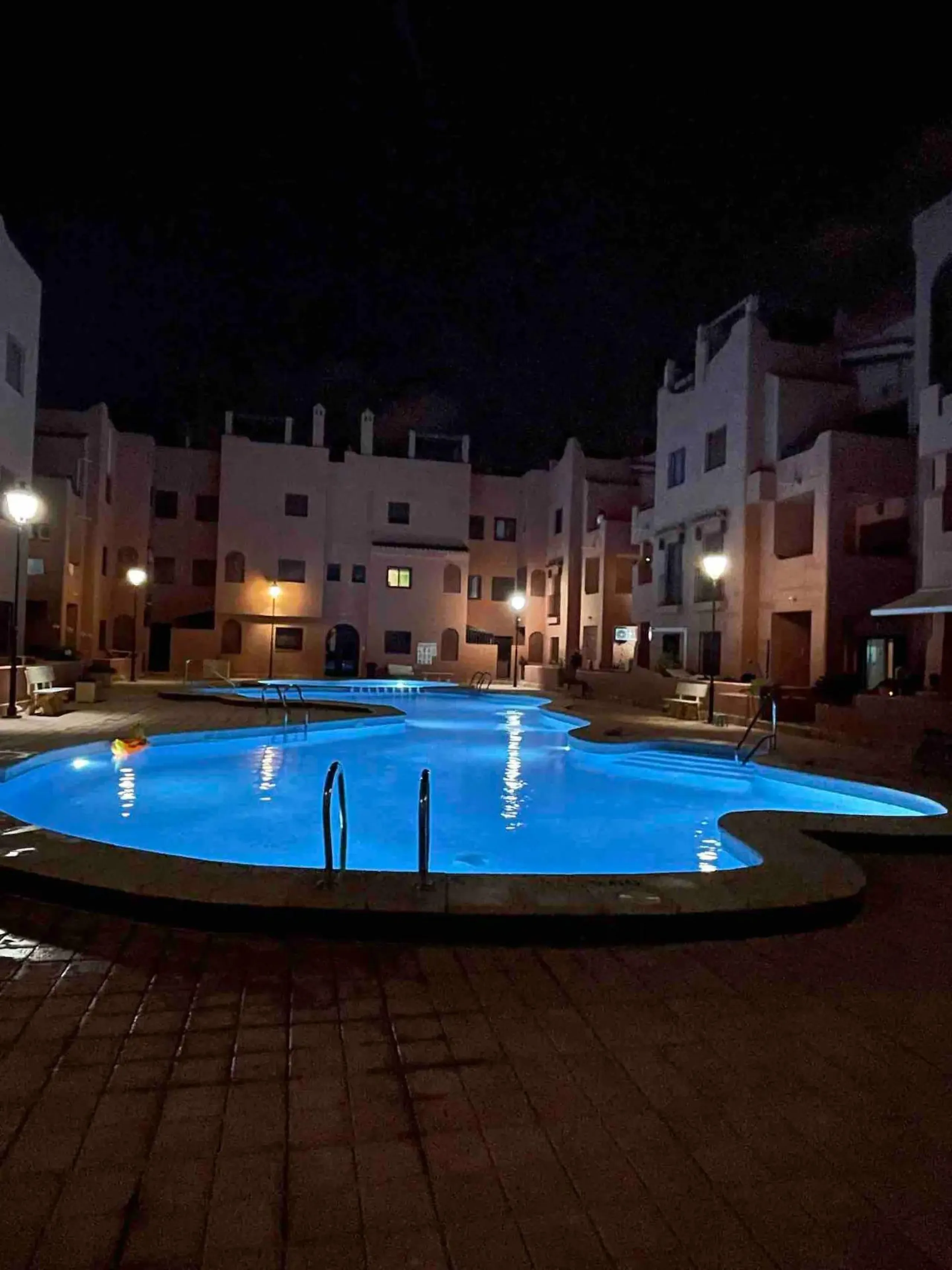 PRIMERA LINEA PLAYA LOS LOCOS, 2 HABS, PISCINA COMUNITARIA 195.000€