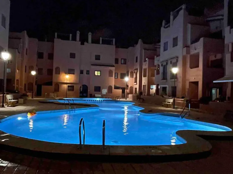 PRIMERA LINEA PLAYA LOS LOCOS, 2 HABS, PISCINA COMUNITARIA 195.000€