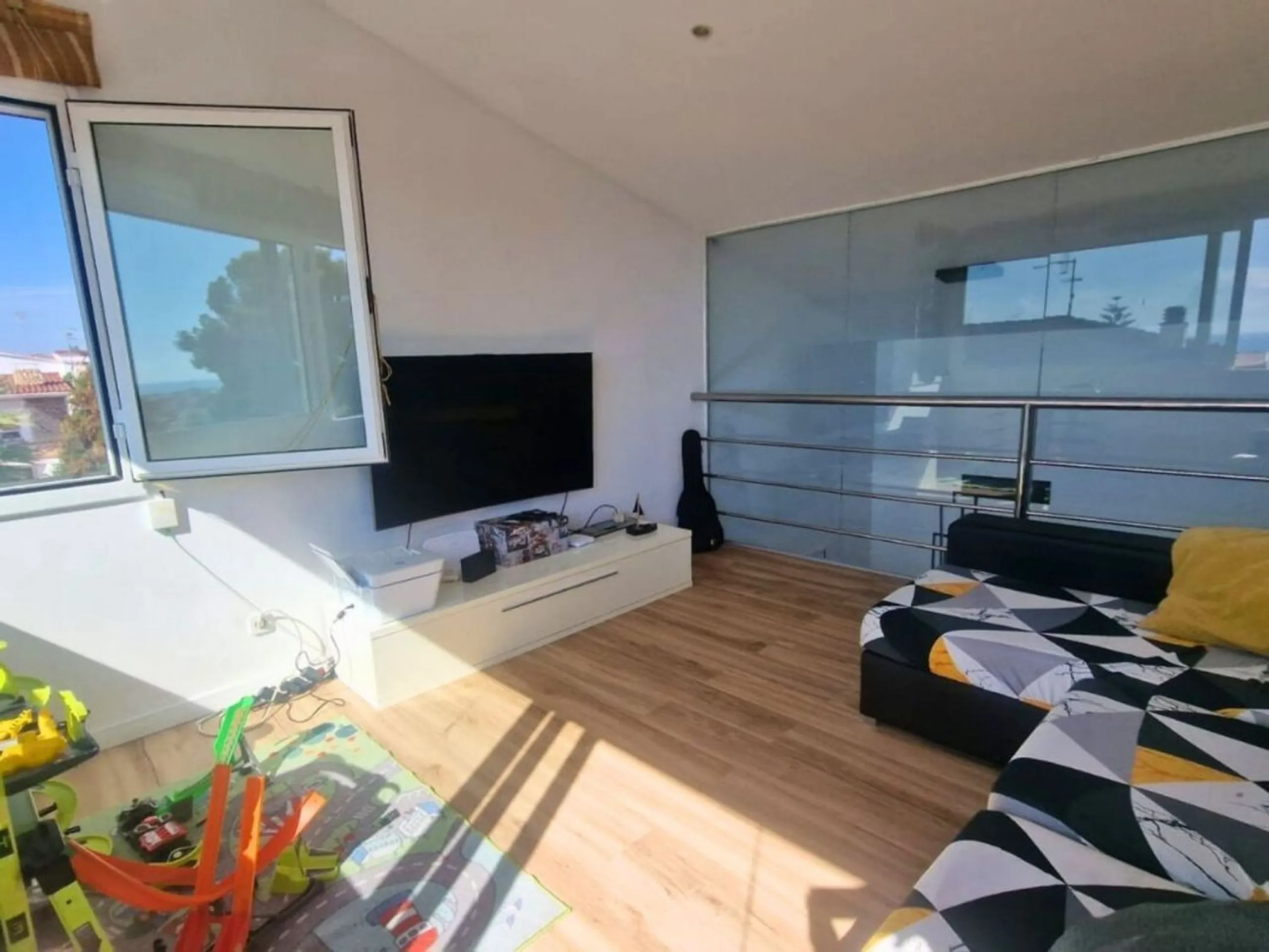 Fully Renovated Single-Level Detached Villa, Energy Self-Sufficient and with Sea Views in Valparaíso, Cunit