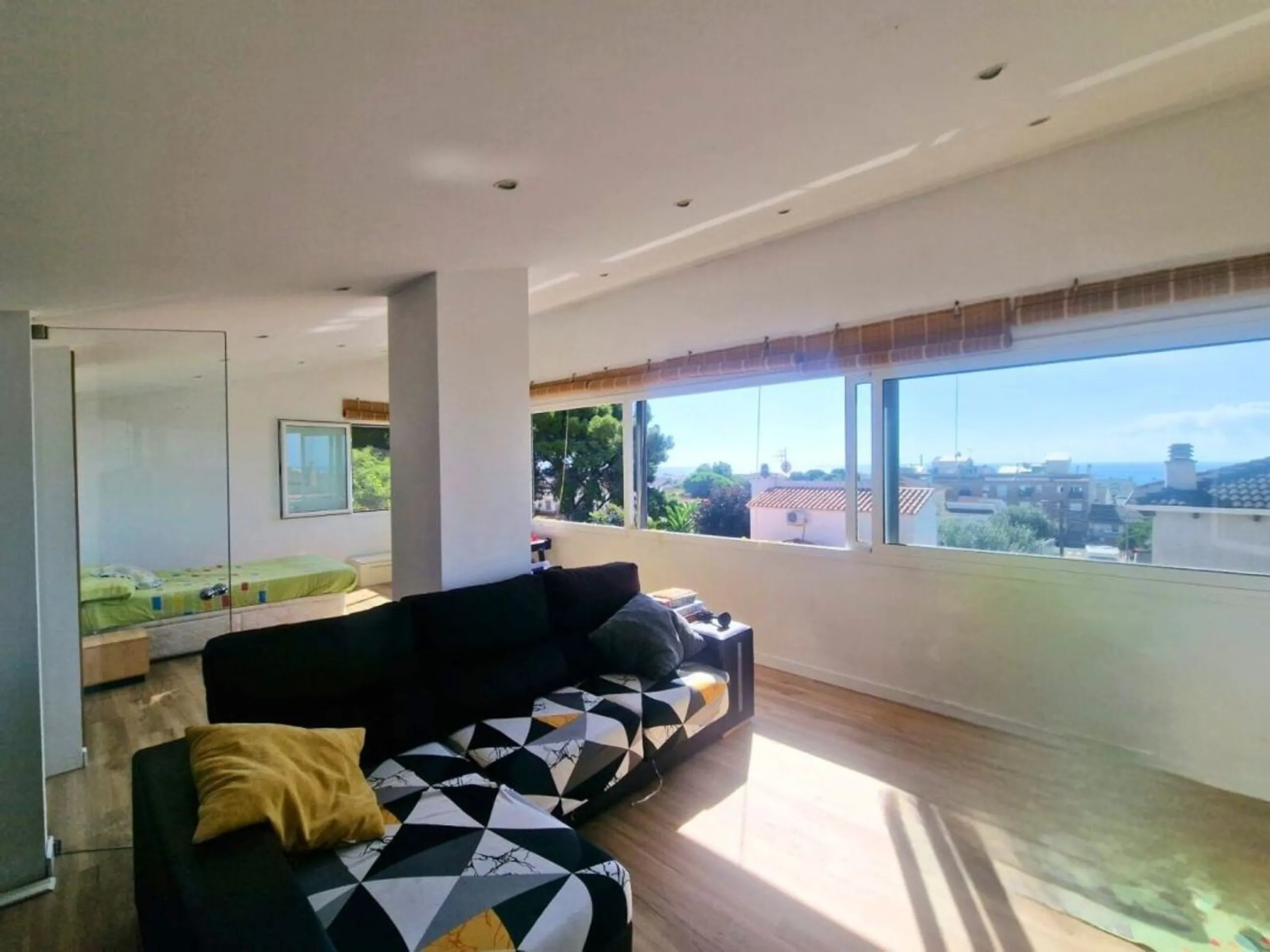 Fully Renovated Single-Level Detached Villa, Energy Self-Sufficient and with Sea Views in Valparaíso, Cunit