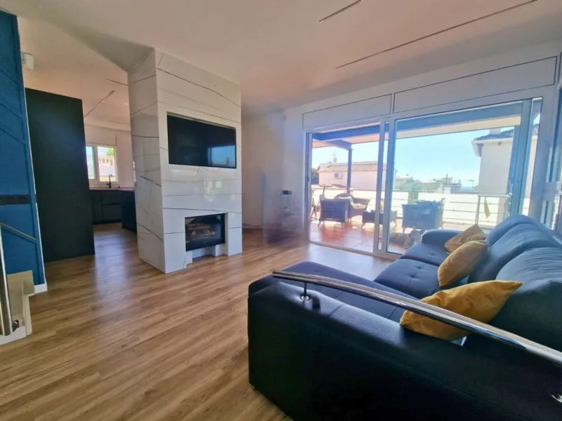 Fully Renovated Single-Level Detached Villa, Energy Self-Sufficient and with Sea Views in Valparaíso, Cunit