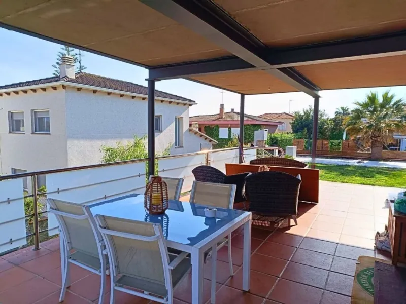 Fully Renovated Single-Level Detached Villa, Energy Self-Sufficient and with Sea Views in Valparaíso, Cunit
