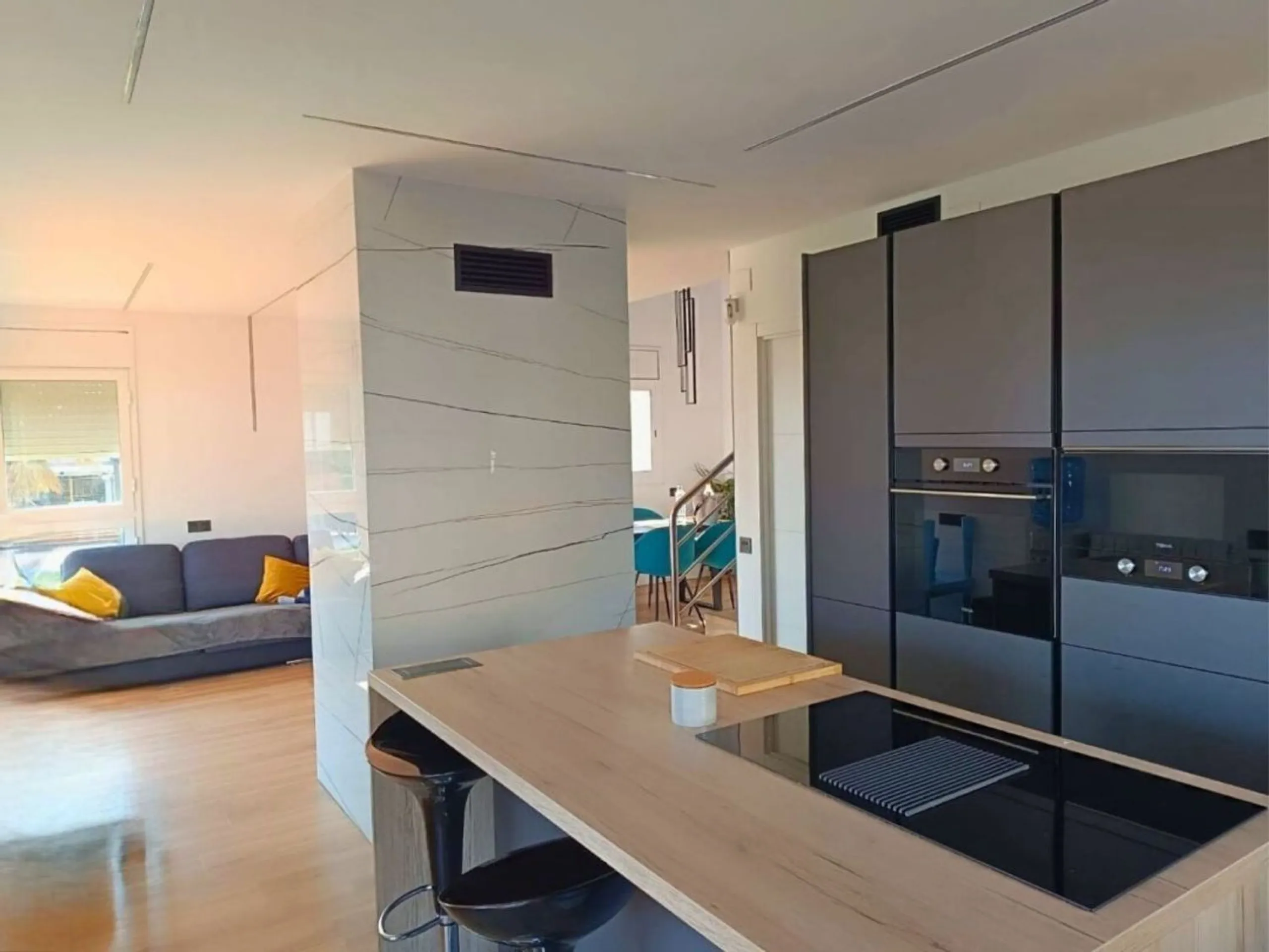 Fully Renovated Single-Level Detached Villa, Energy Self-Sufficient and with Sea Views in Valparaíso, Cunit