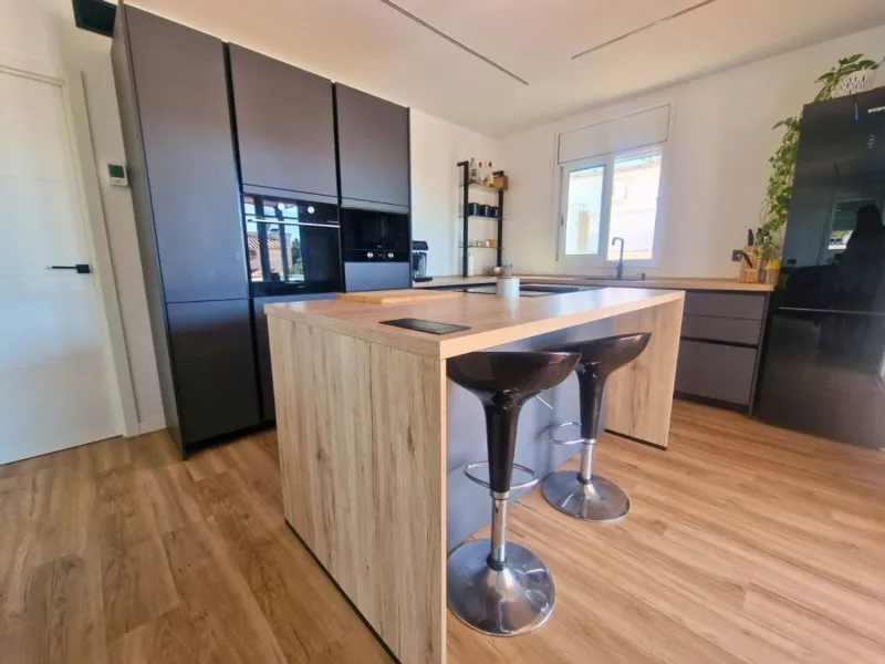 Fully Renovated Single-Level Detached Villa, Energy Self-Sufficient and with Sea Views in Valparaíso, Cunit
