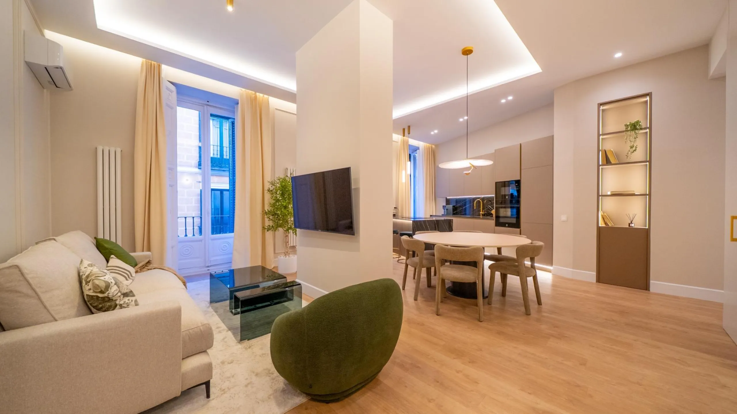 LUXURY REFURBISHED 3-BEDROOM APARTMENT IN CHUECA – 146 M² | MADRID CENTER