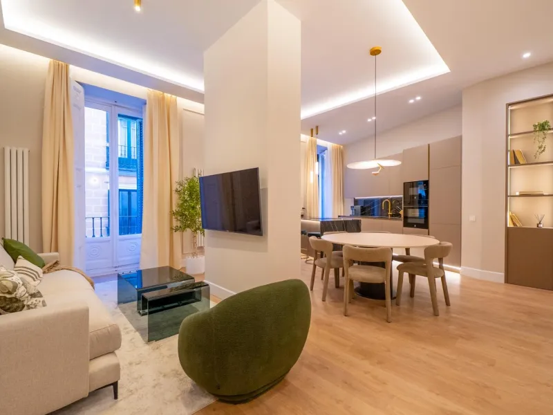 LUXURY REFURBISHED 3-BEDROOM APARTMENT IN CHUECA – 146 M² | MADRID CENTER