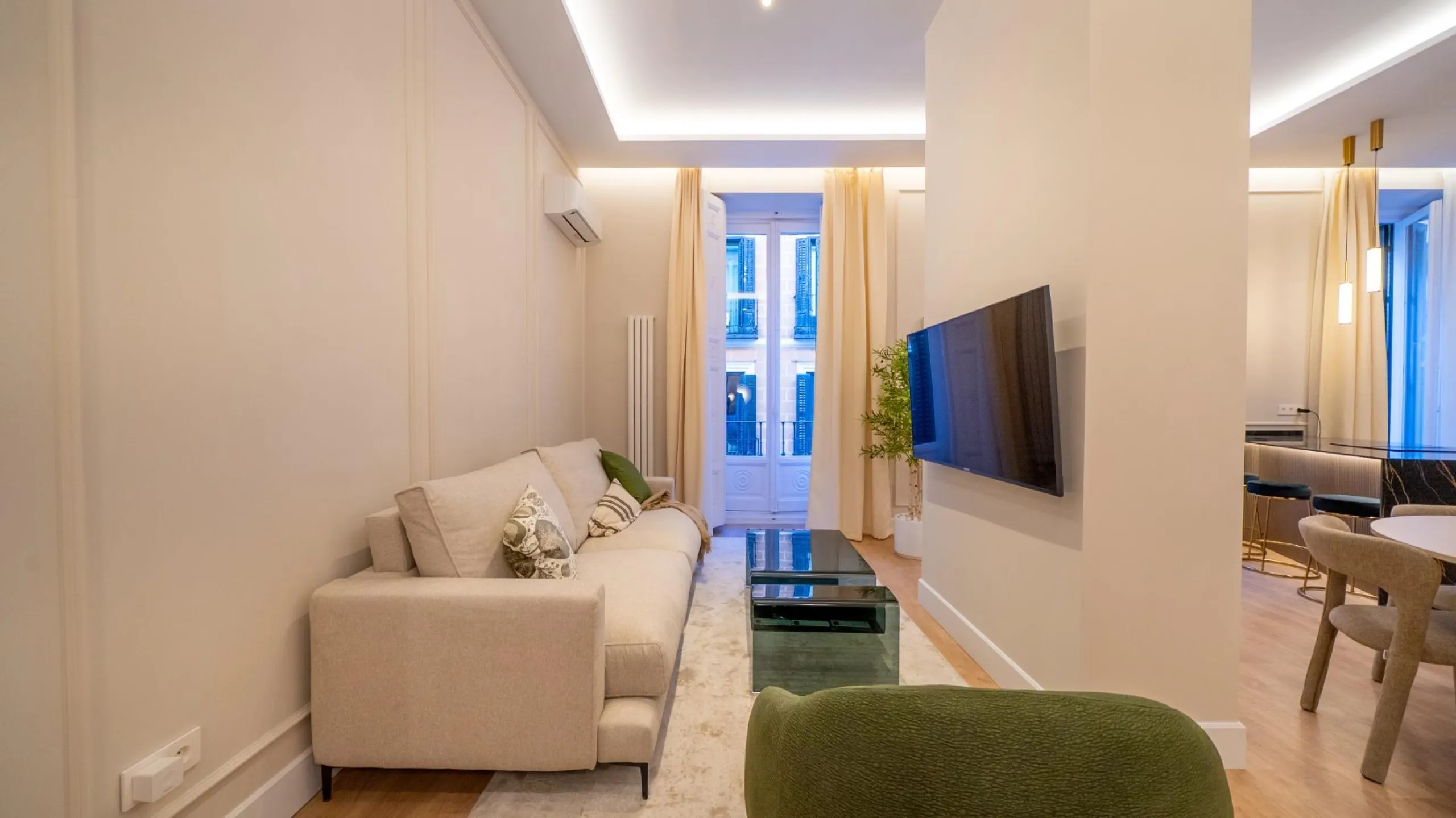 LUXURY REFURBISHED 3-BEDROOM APARTMENT IN CHUECA – 146 M² | MADRID CENTER