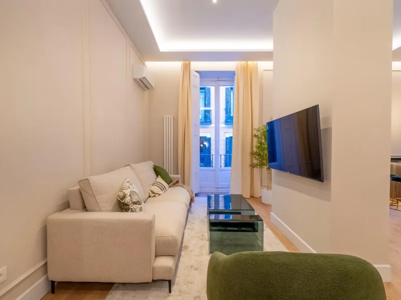 LUXURY REFURBISHED 3-BEDROOM APARTMENT IN CHUECA – 146 M² | MADRID CENTER