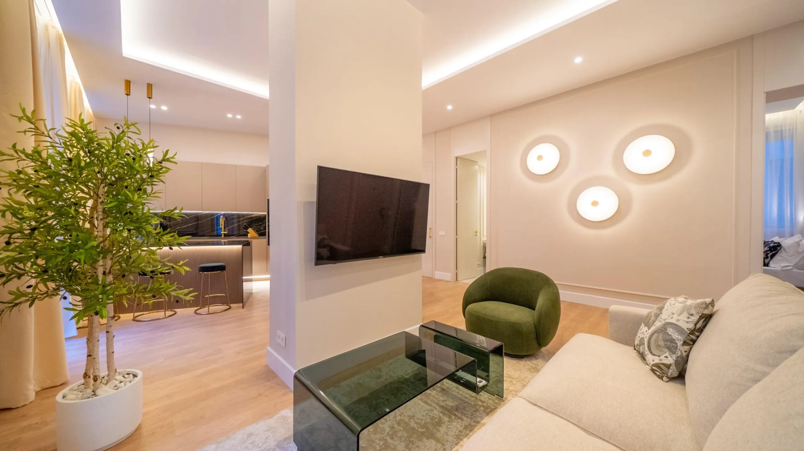 LUXURY REFURBISHED 3-BEDROOM APARTMENT IN CHUECA – 146 M² | MADRID CENTER