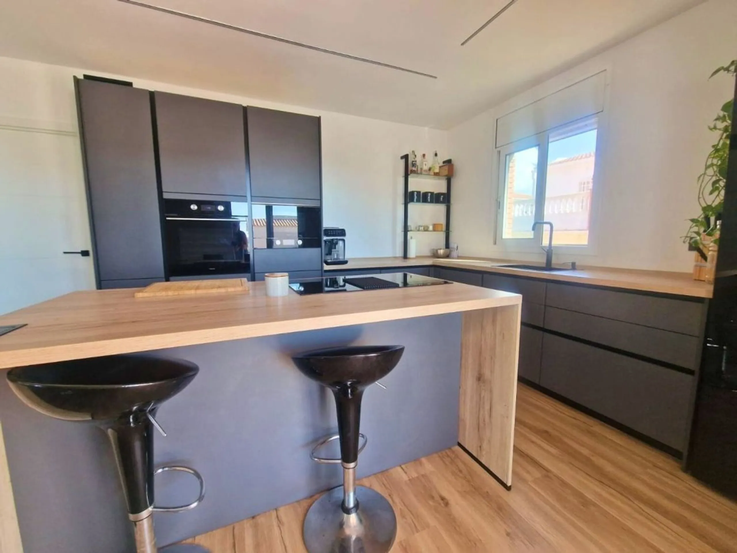Fully Renovated Single-Level Detached Villa, Energy Self-Sufficient and with Sea Views in Valparaíso, Cunit