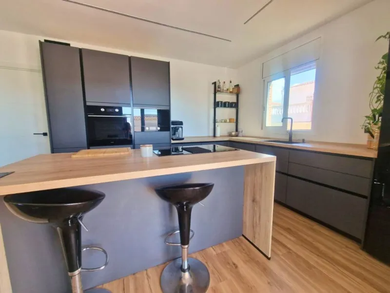 Fully Renovated Single-Level Detached Villa, Energy Self-Sufficient and with Sea Views in Valparaíso, Cunit