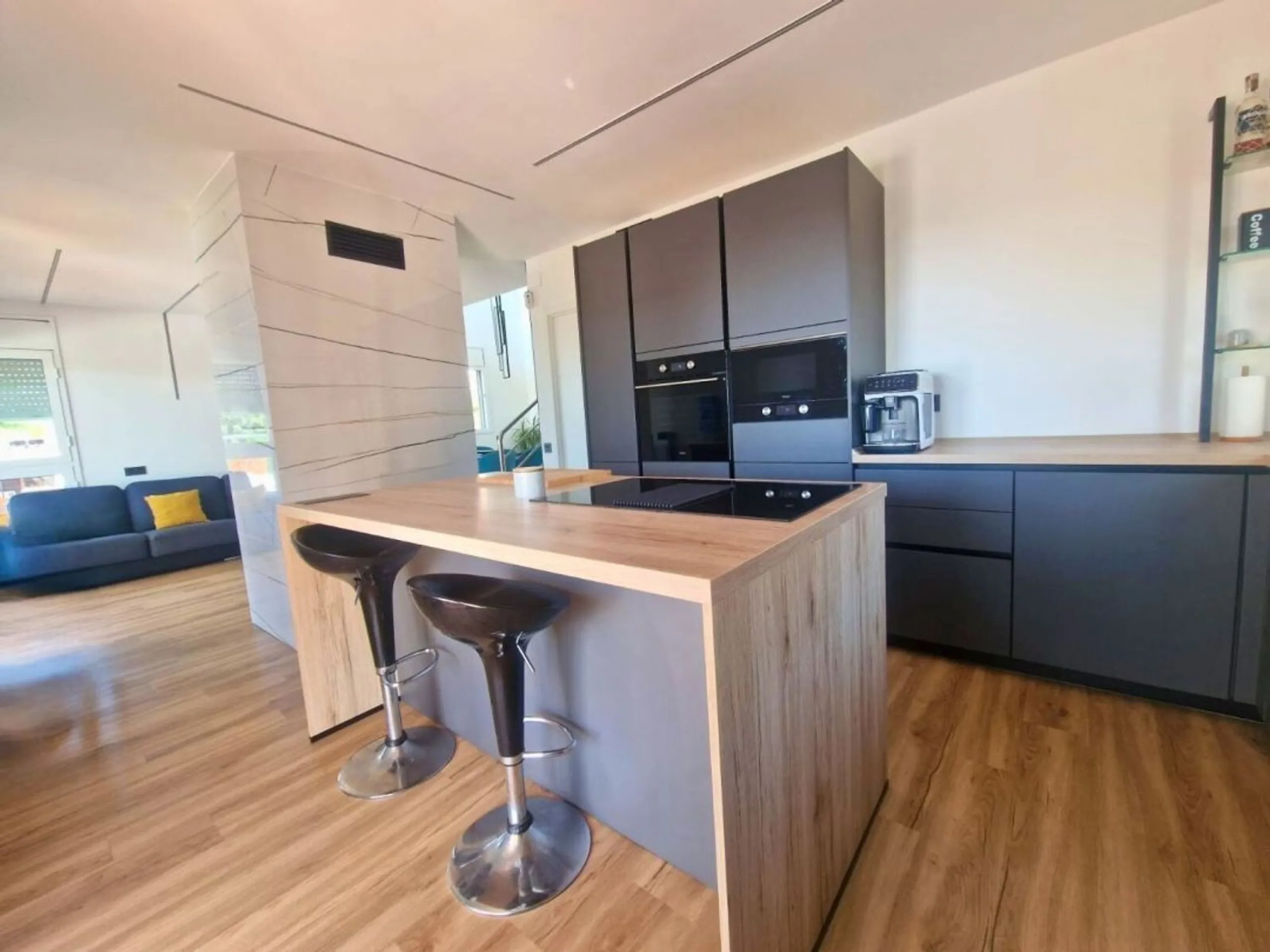 Fully Renovated Single-Level Detached Villa, Energy Self-Sufficient and with Sea Views in Valparaíso, Cunit