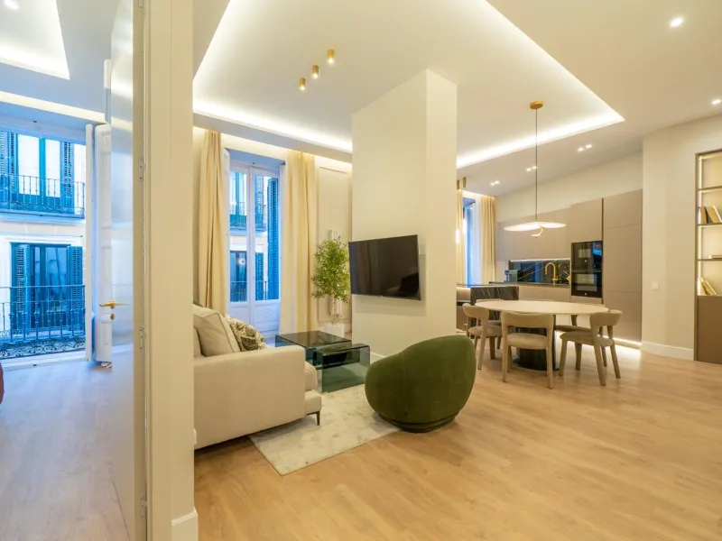 LUXURY REFURBISHED 3-BEDROOM APARTMENT IN CHUECA – 146 M² | MADRID CENTER