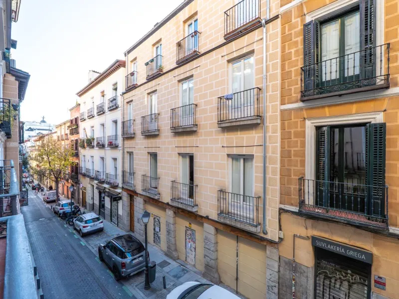LUXURY REFURBISHED 3-BEDROOM APARTMENT IN CHUECA – 146 M² | MADRID CENTER