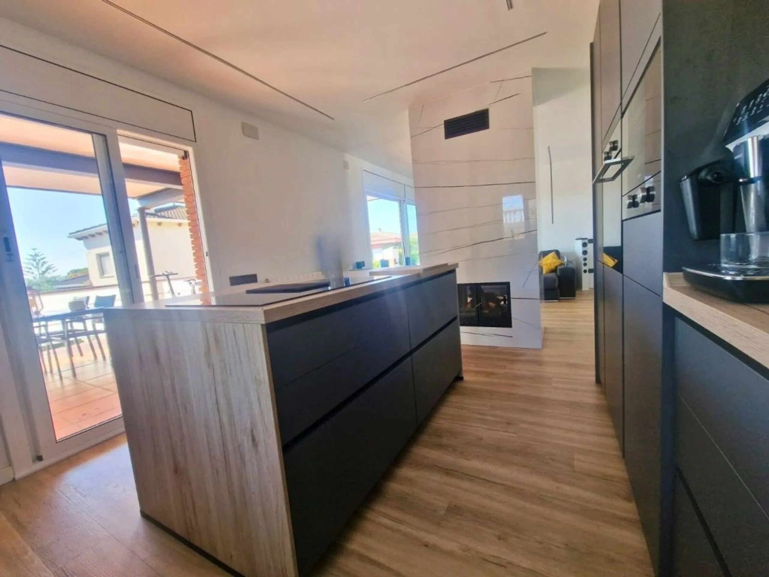 Fully Renovated Single-Level Detached Villa, Energy Self-Sufficient and with Sea Views in Valparaíso, Cunit