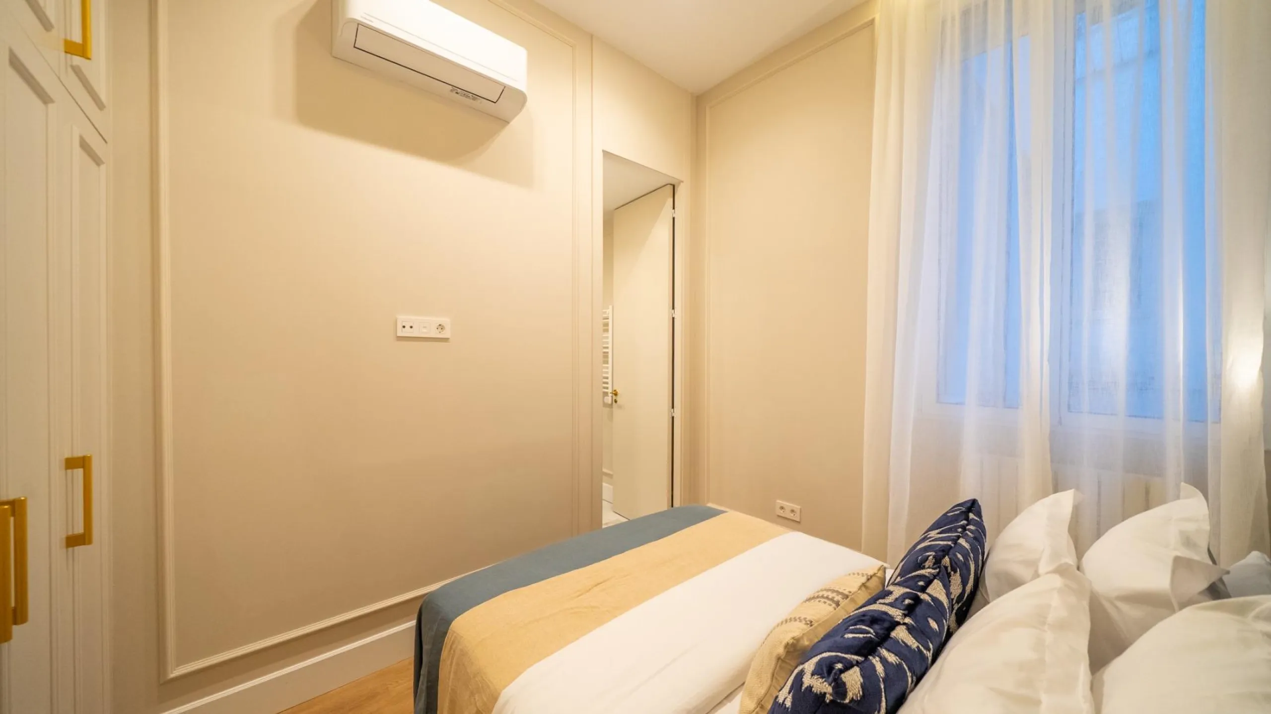 LUXURY REFURBISHED 3-BEDROOM APARTMENT IN CHUECA – 146 M² | MADRID CENTER