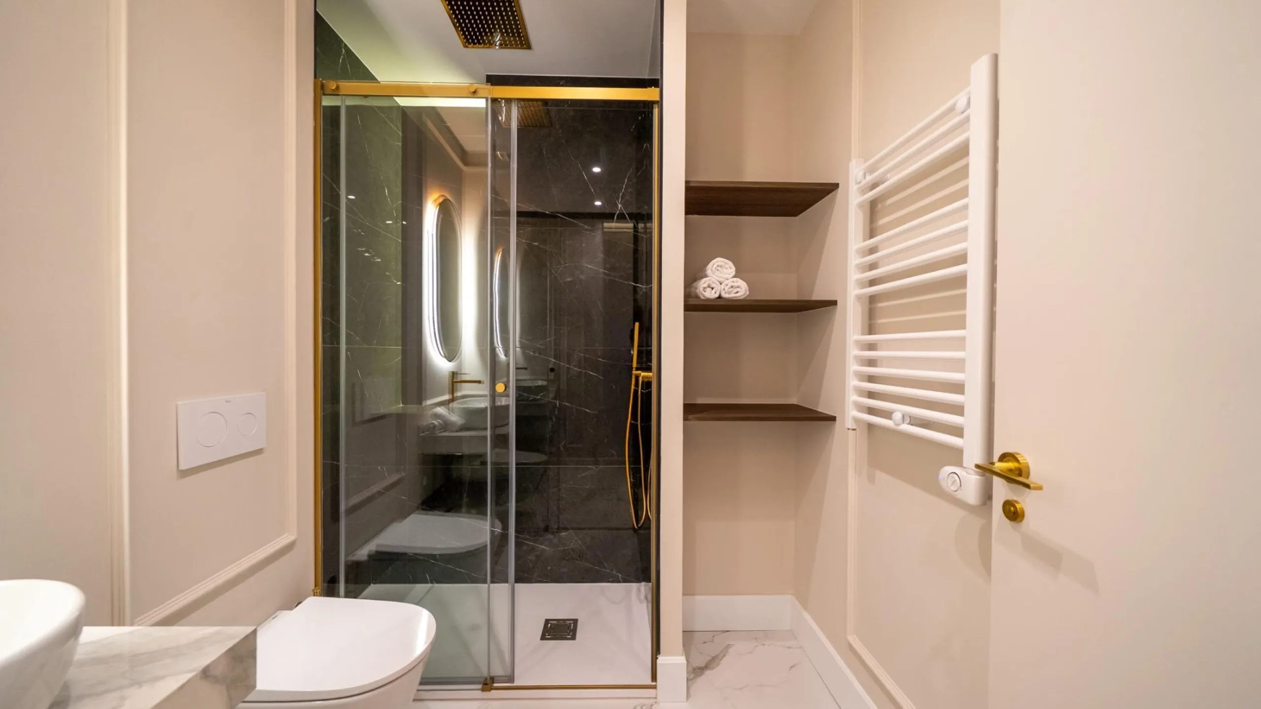 LUXURY REFURBISHED 3-BEDROOM APARTMENT IN CHUECA – 146 M² | MADRID CENTER